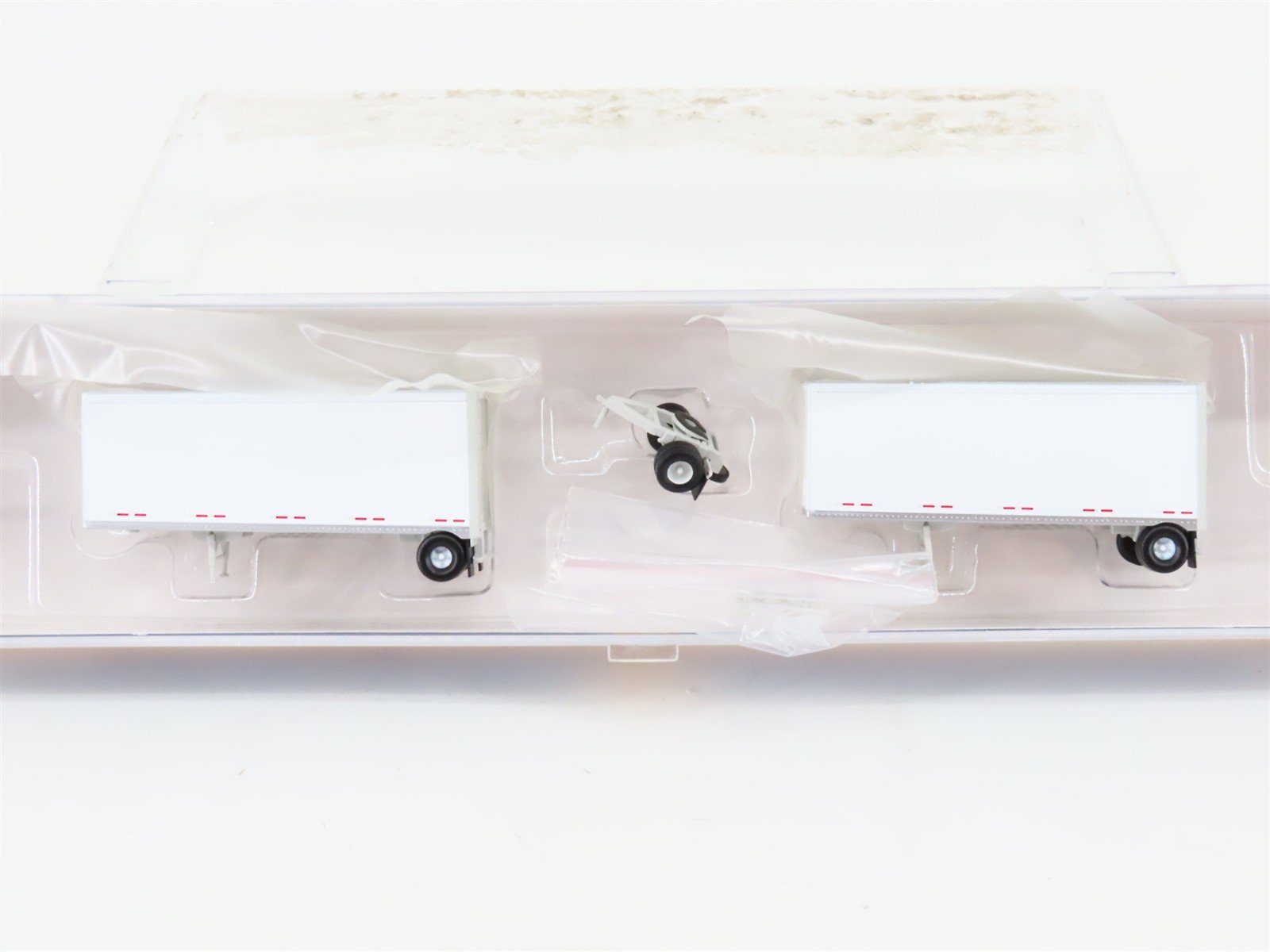 N Scale Athearn ATH22999 Owner Operator Two 28' Wedge Trailers w/ Dolly