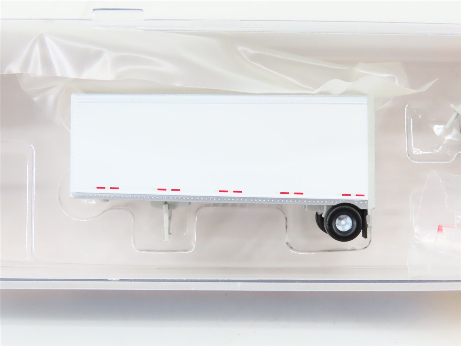 N Scale Athearn ATH22999 Owner Operator Two 28' Wedge Trailers w/ Dolly