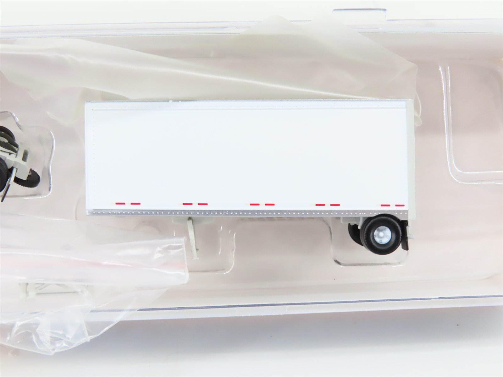 N Scale Athearn ATH22999 Owner Operator Two 28' Wedge Trailers w/ Dolly