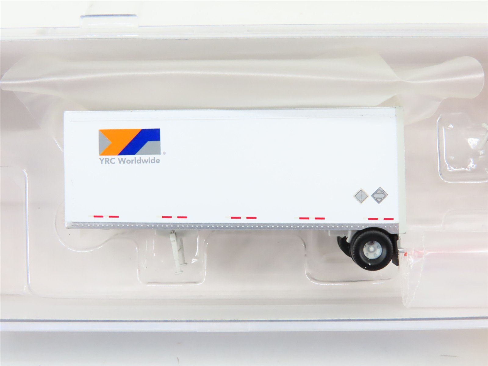 N Scale Athearn ATH28306 YRC Worldwide Two 28' Wedge Trailers w/ Dolly