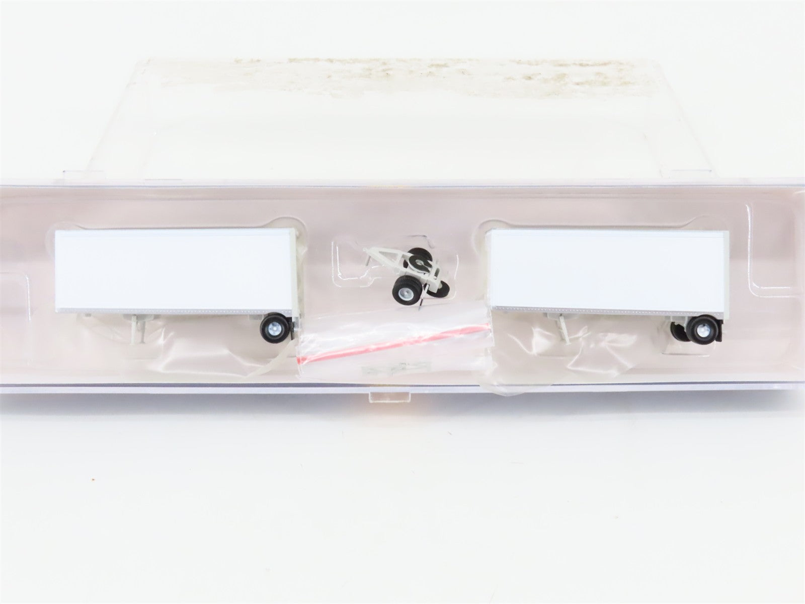 N Scale Athearn ATH28308 Owner Operator Two 28' Wedge Trailers w/ Dolly