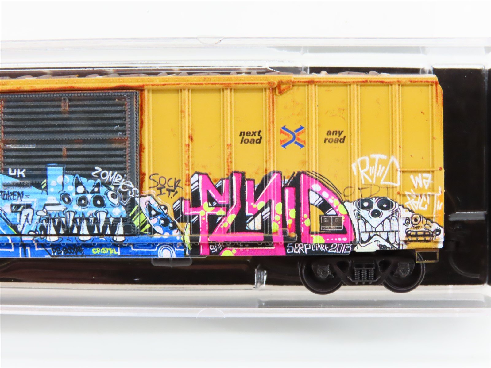 N Scale Micro-Trains MTL 02545564 RBOX Railbox 50' Box Car #33392 w/ Graffiti