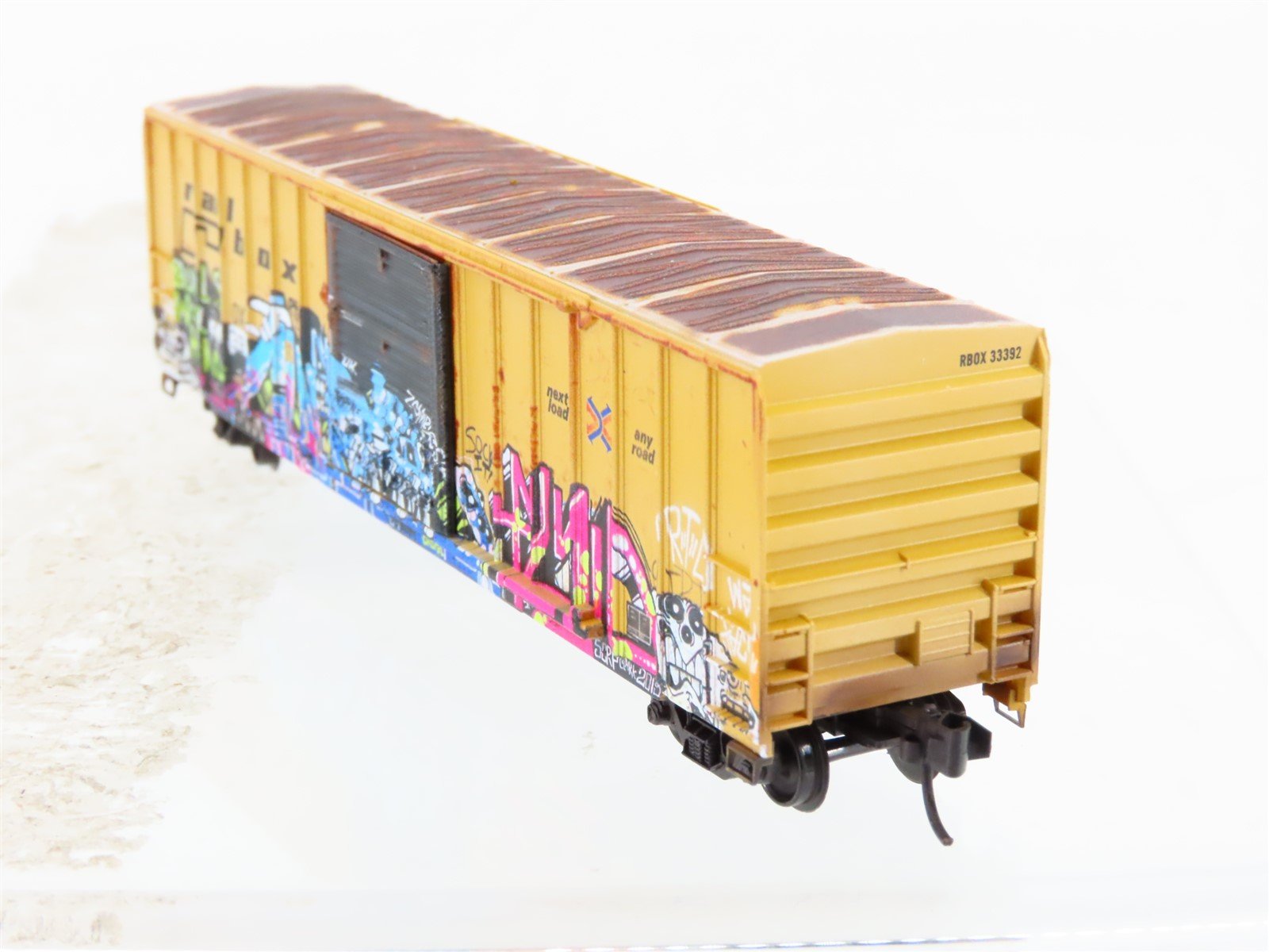N Scale Micro-Trains MTL 02545564 RBOX Railbox 50' Box Car #33392 w/ Graffiti