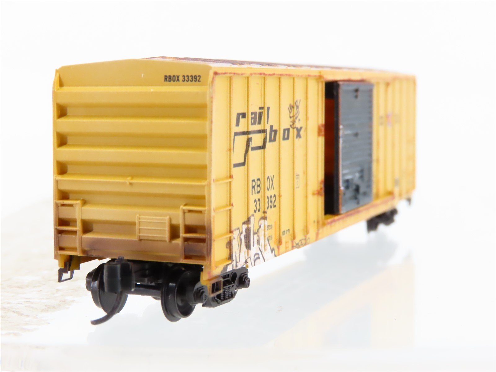 N Scale Micro-Trains MTL 02545564 RBOX Railbox 50' Box Car #33392 w/ Graffiti