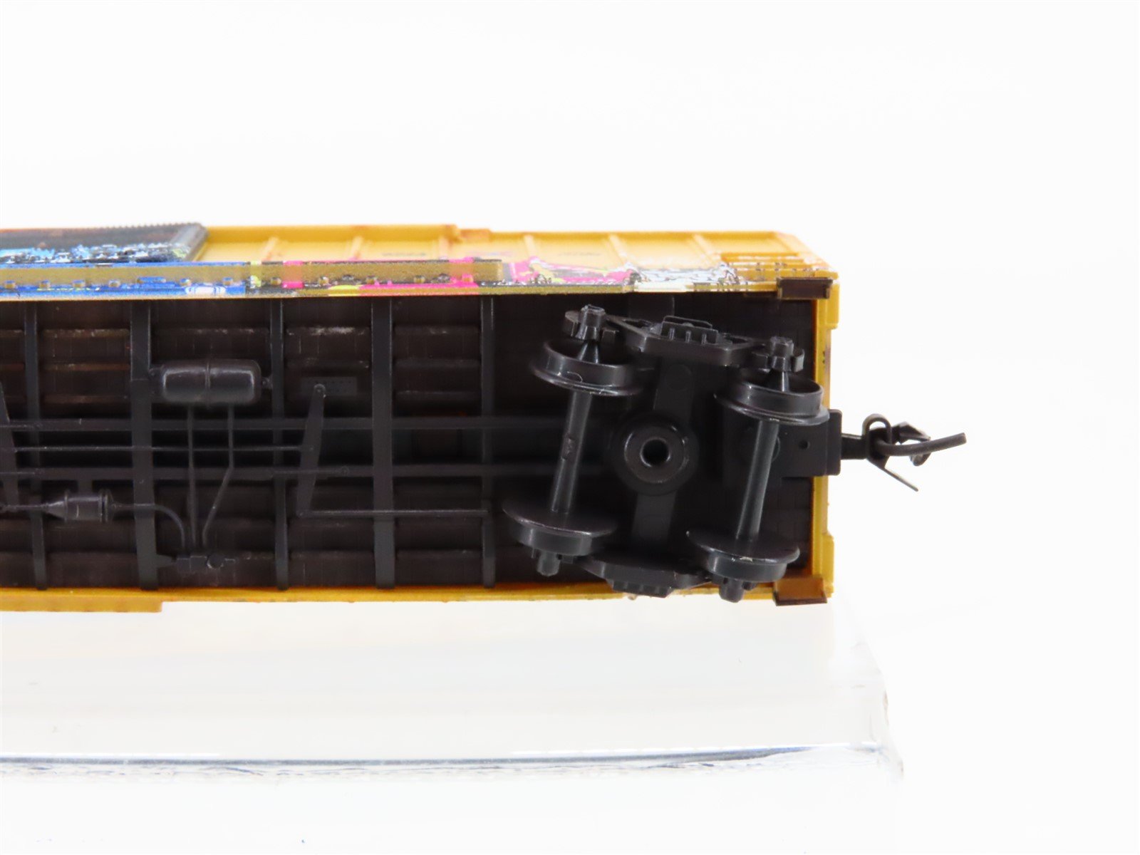 N Scale Micro-Trains MTL 02545564 RBOX Railbox 50' Box Car #33392 w/ Graffiti