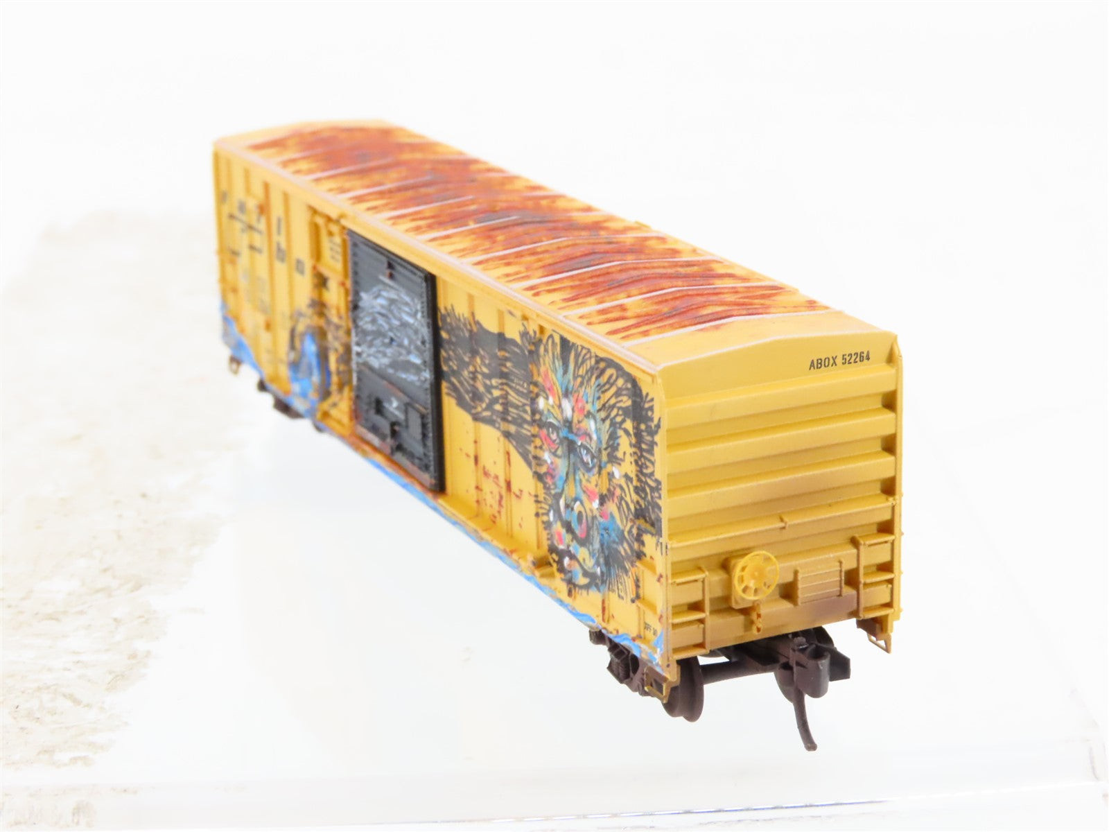 N Scale Micro-Trains MTL 02553011 RBOX Railbox 50' Box Car #52264 w/ Graffiti