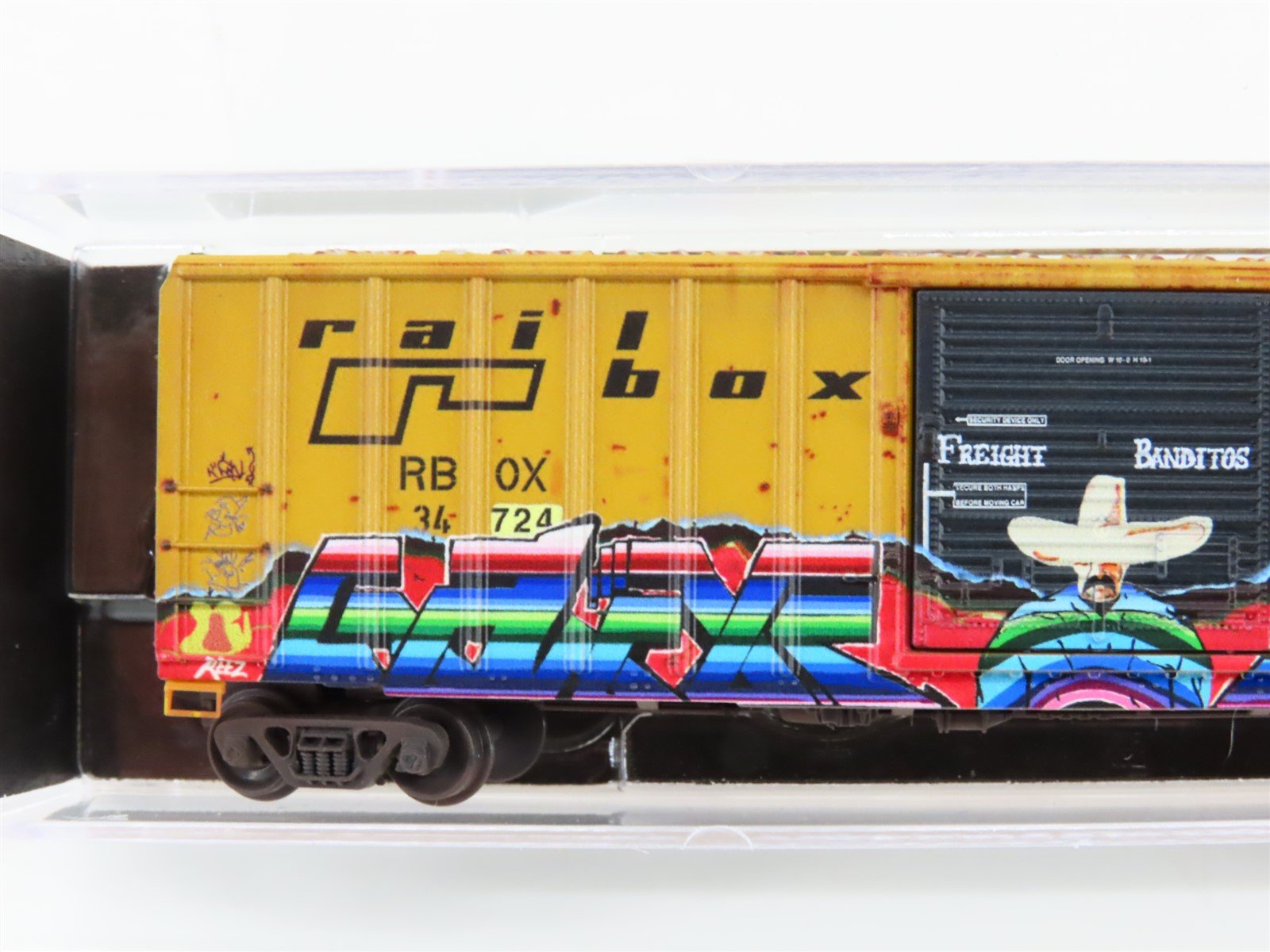 N Scale Micro-Trains MTL 02544564 RBOX Railbox 50' Box Car #34724 w/ Graffiti