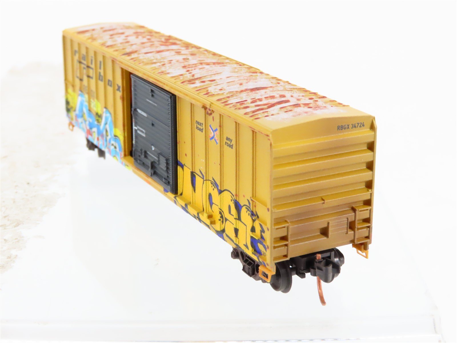 N Scale Micro-Trains MTL 02544564 RBOX Railbox 50' Box Car #34724 w/ Graffiti
