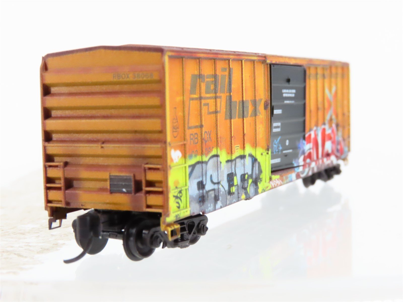 N Scale Micro-Trains MTL 02545011 RBOX Railbox 50' Box Car #38068 w/ Graffiti