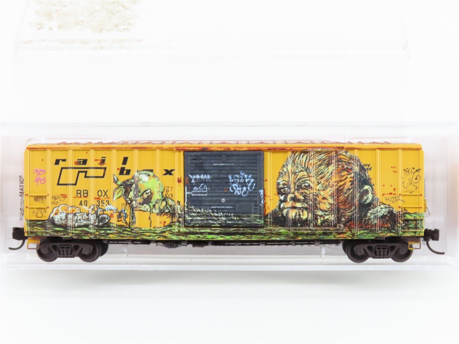 N Scale Micro-Trains MTL 02551561 RBOX Railbox 50' Box Car #40353 w/ Graffiti