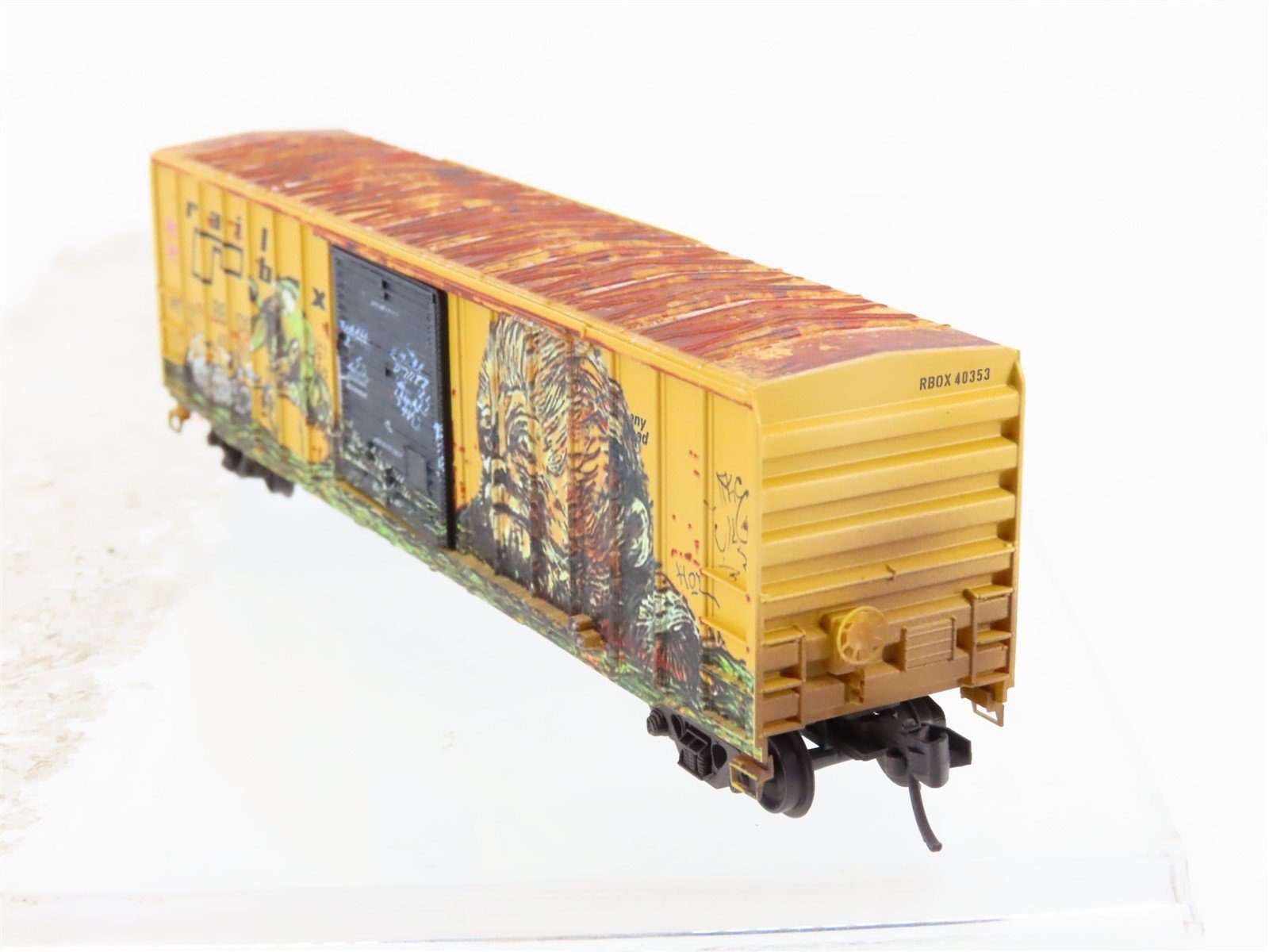 N Scale Micro-Trains MTL 02551561 RBOX Railbox 50' Box Car #40353 w/ Graffiti