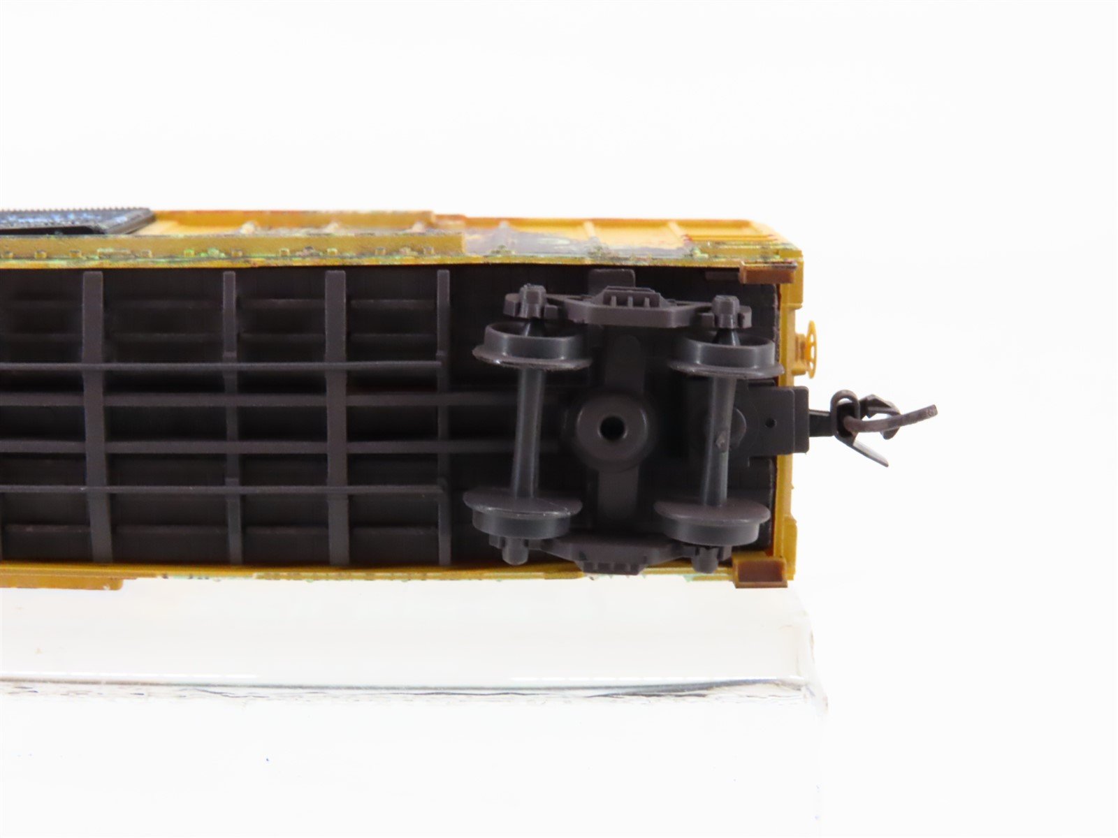 N Scale Micro-Trains MTL 02551561 RBOX Railbox 50' Box Car #40353 w/ Graffiti