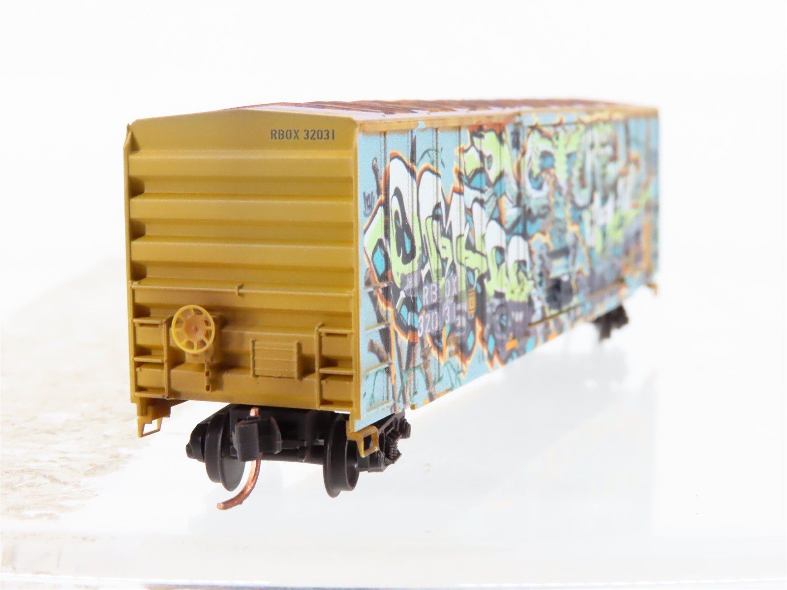 N Scale Micro-Trains MTL 02544566 RBOX Railbox 50' Box Car #32031 w/ Graffiti
