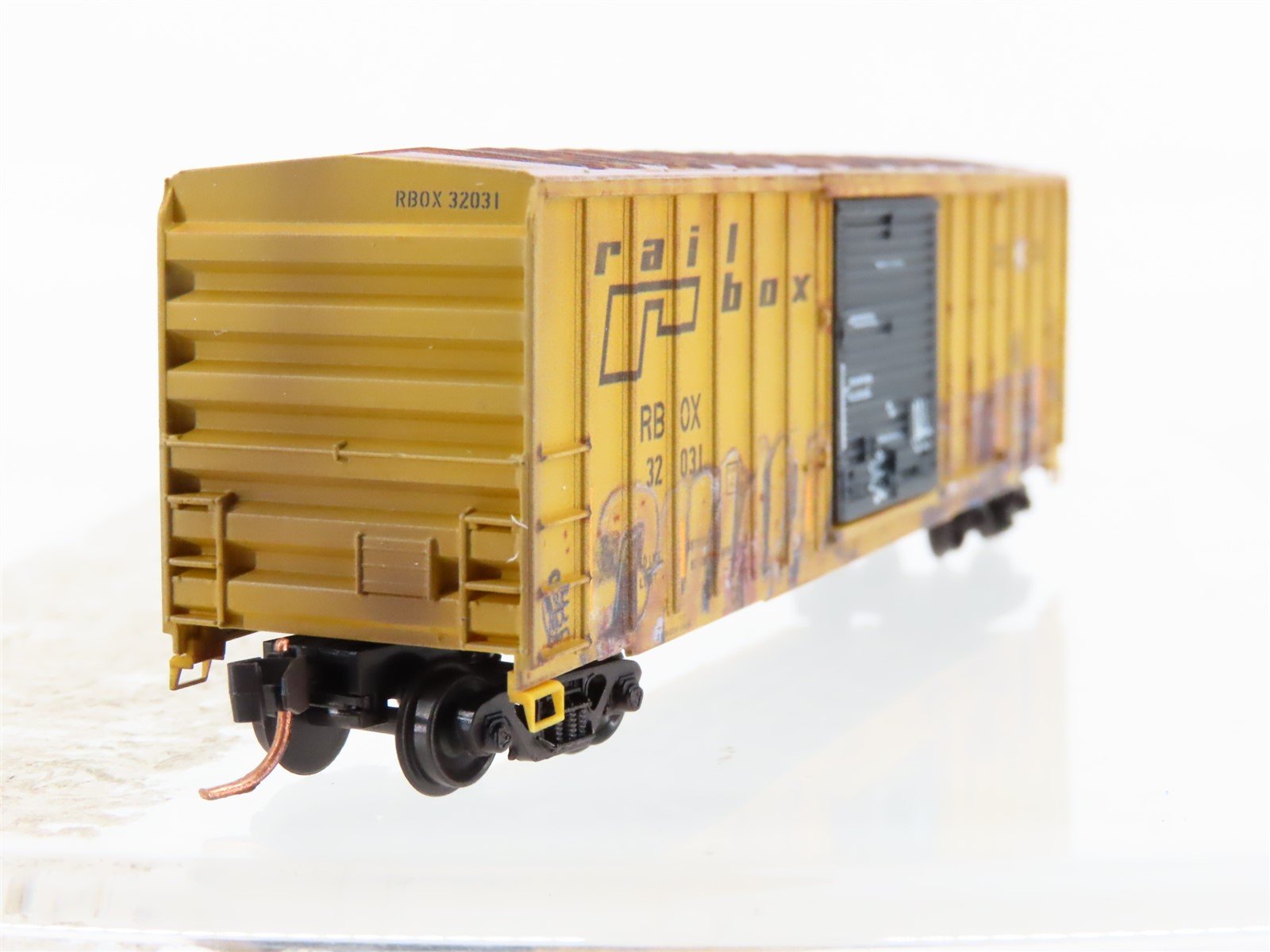 N Scale Micro-Trains MTL 02544566 RBOX Railbox 50' Box Car #32031 w/ Graffiti