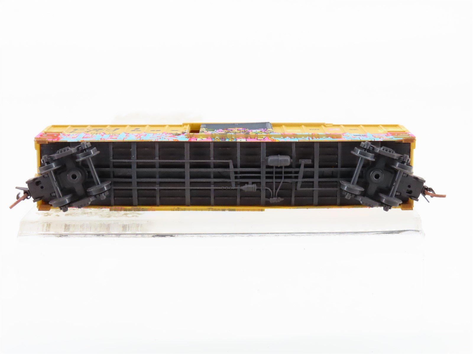N Scale Micro-Trains MTL 02544561 RBOX 50' Box Car #39264 w/ Mardi Gras Graffiti