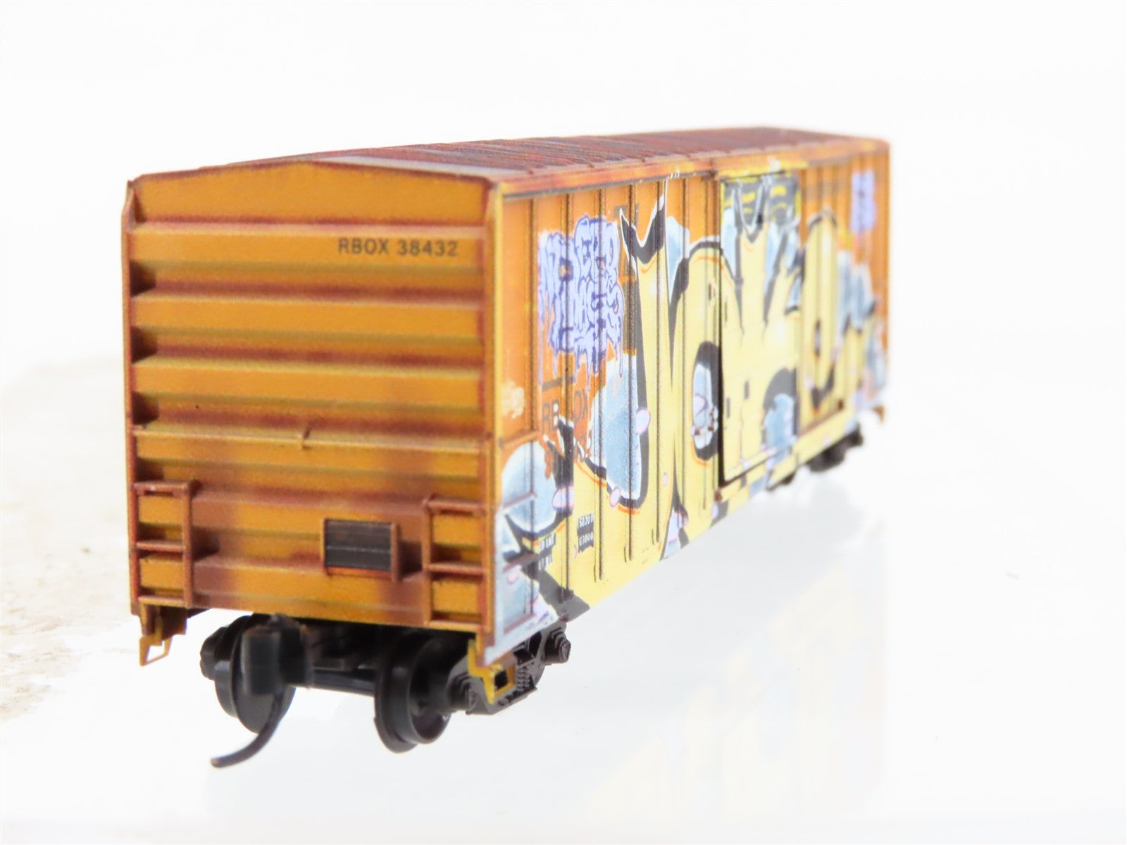 N Scale Micro-Trains MTL 02545013 RBOX Railbox 50' Box Car #38432 w/ Graffiti