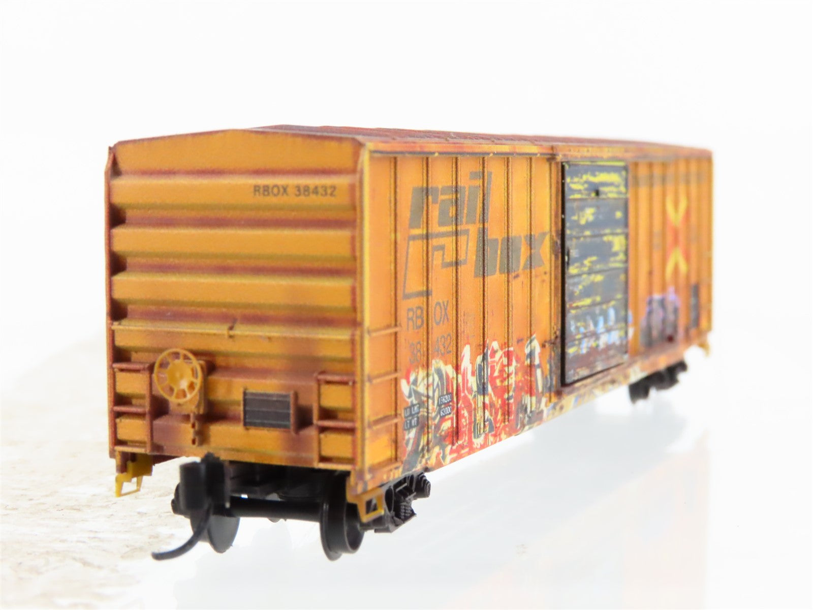 N Scale Micro-Trains MTL 02545013 RBOX Railbox 50' Box Car #38432 w/ Graffiti