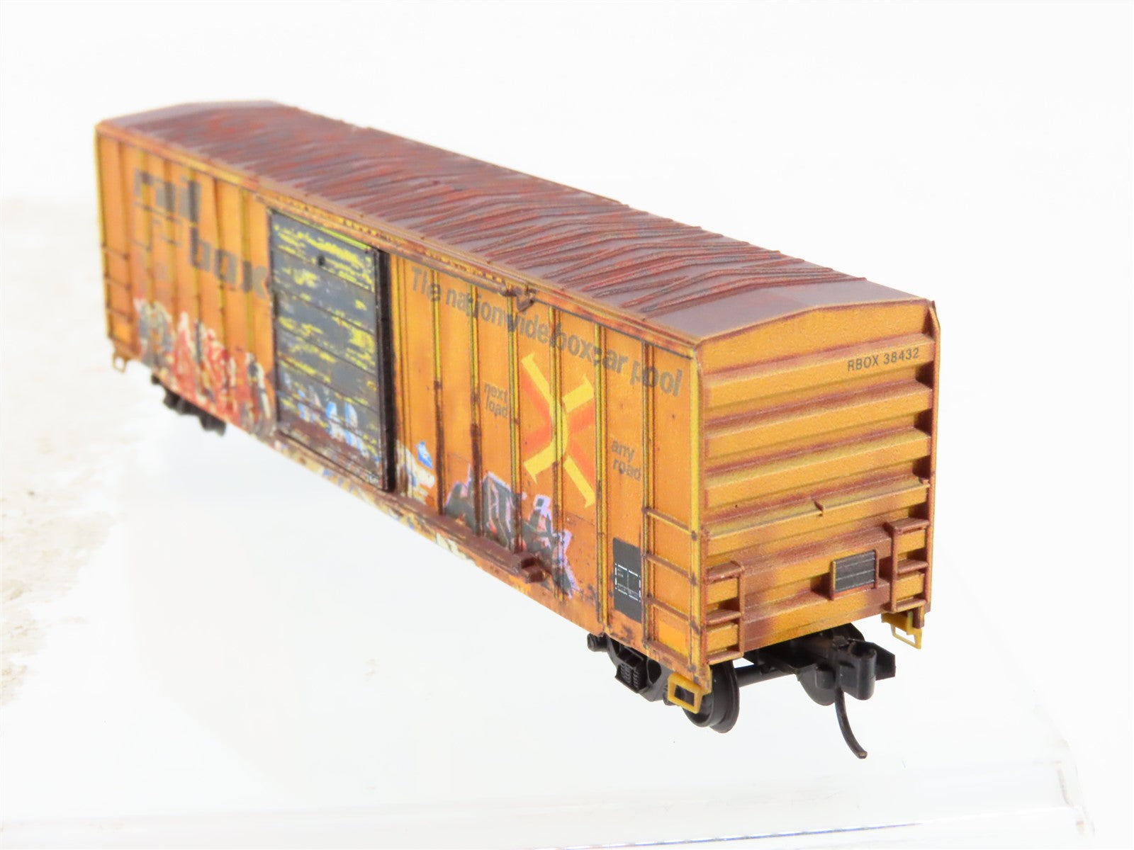 N Scale Micro-Trains MTL 02545013 RBOX Railbox 50' Box Car #38432 w/ Graffiti