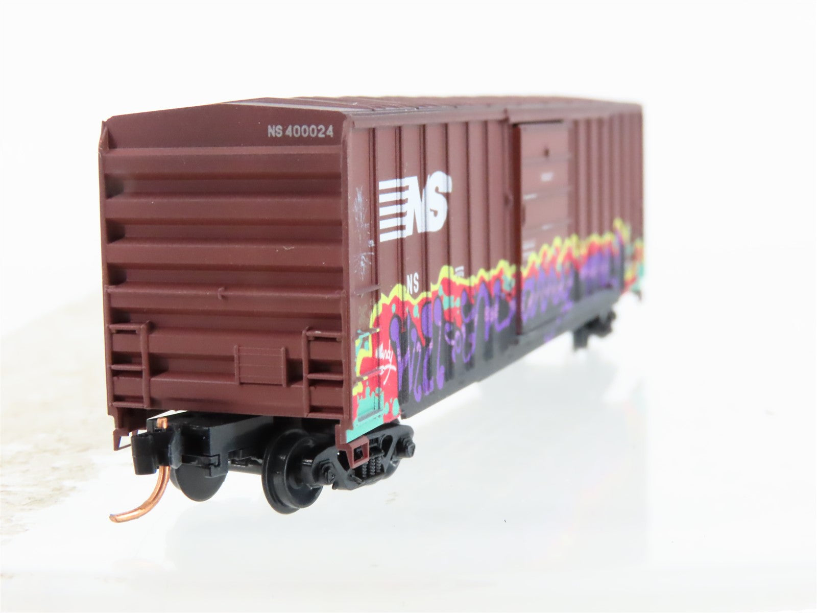 N Micro-Trains MTL 02544731 NS Norfolk Southern 50' Box Car #400024 w/ Graffiti