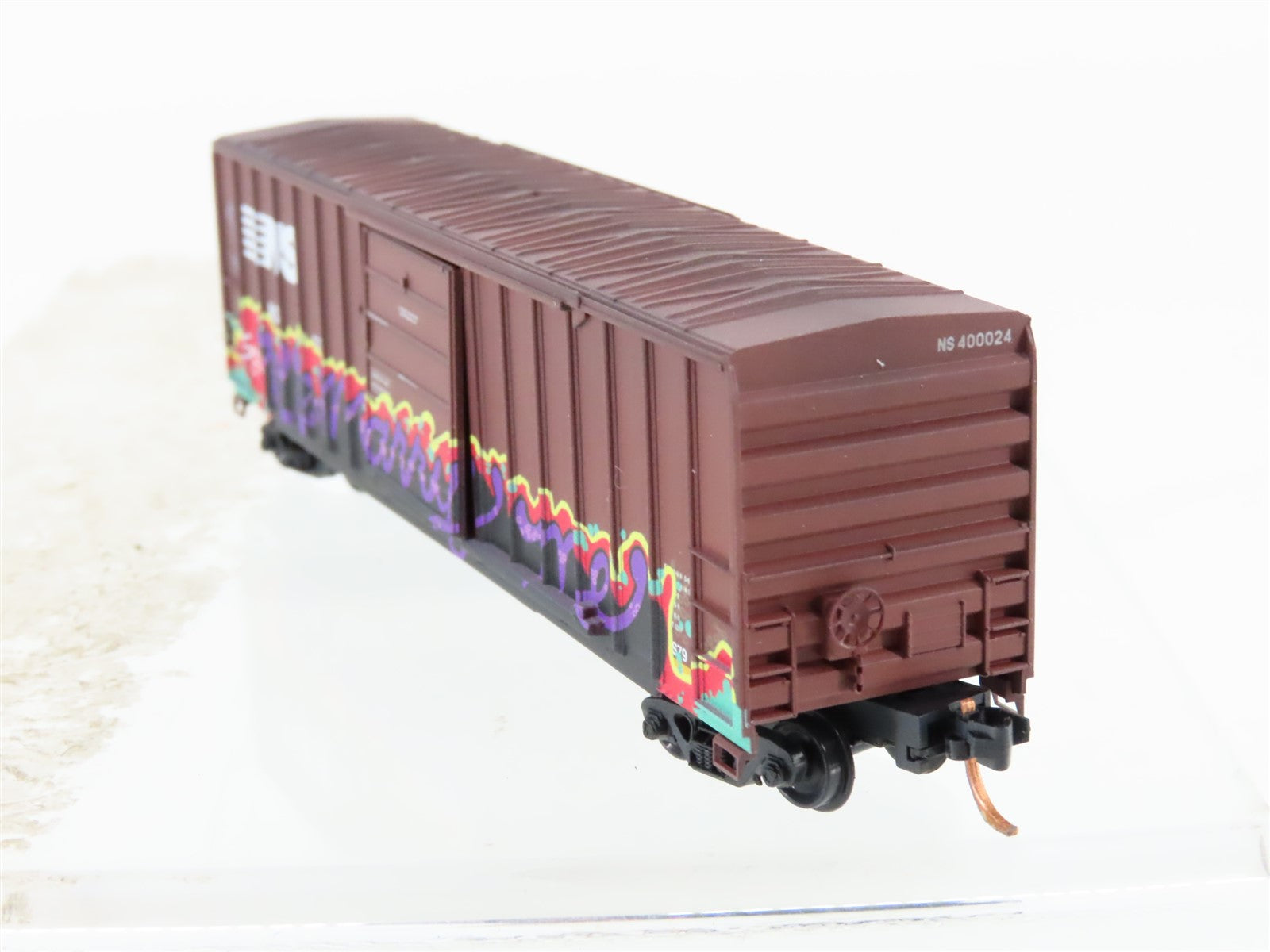 N Micro-Trains MTL 02544731 NS Norfolk Southern 50' Box Car #400024 w/ Graffiti