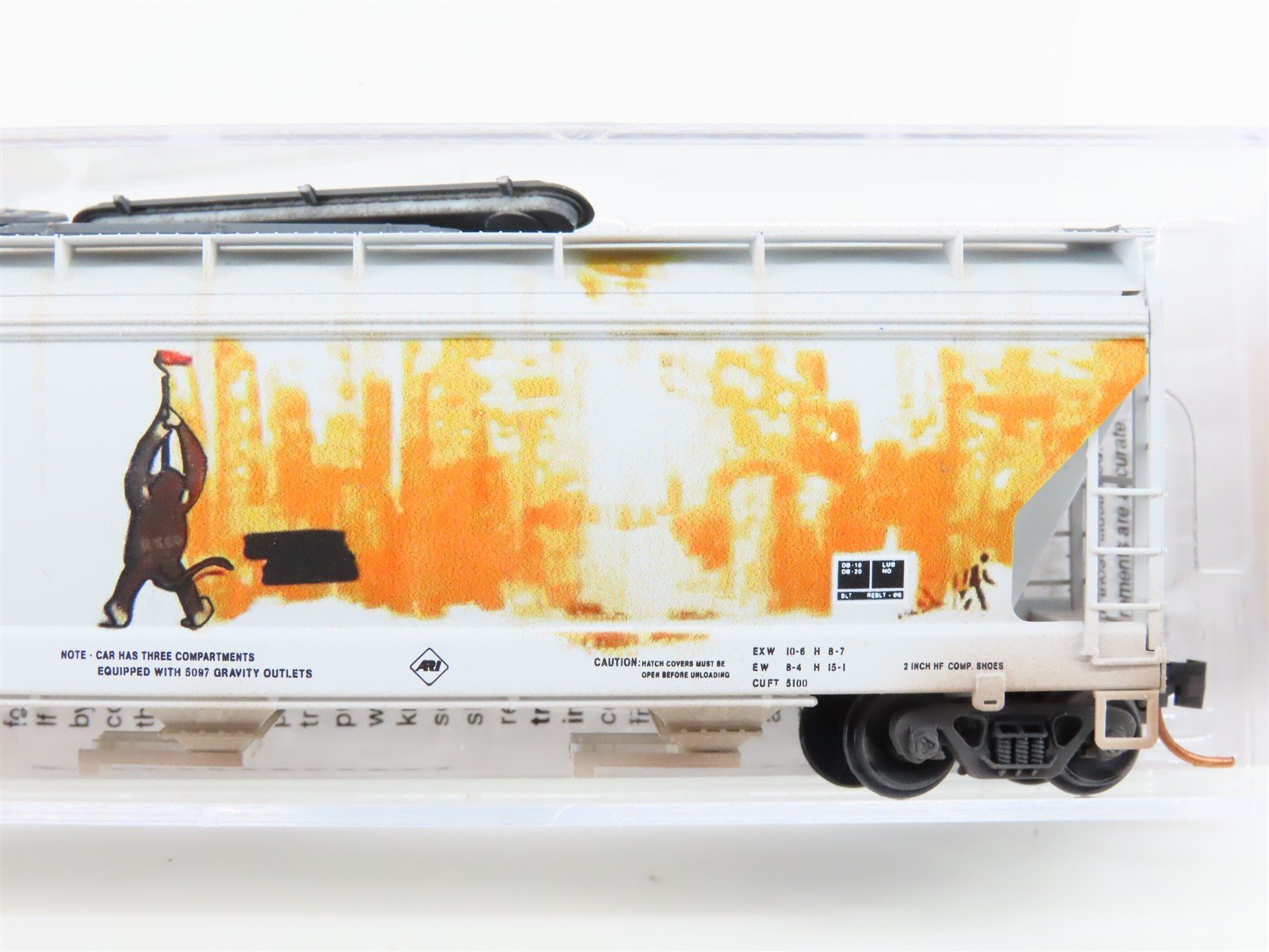 N Scale Micro-Trains MTL 09444530 FMLX FMC Corp. 3-Bay Hopper #51401 w/ Graffiti