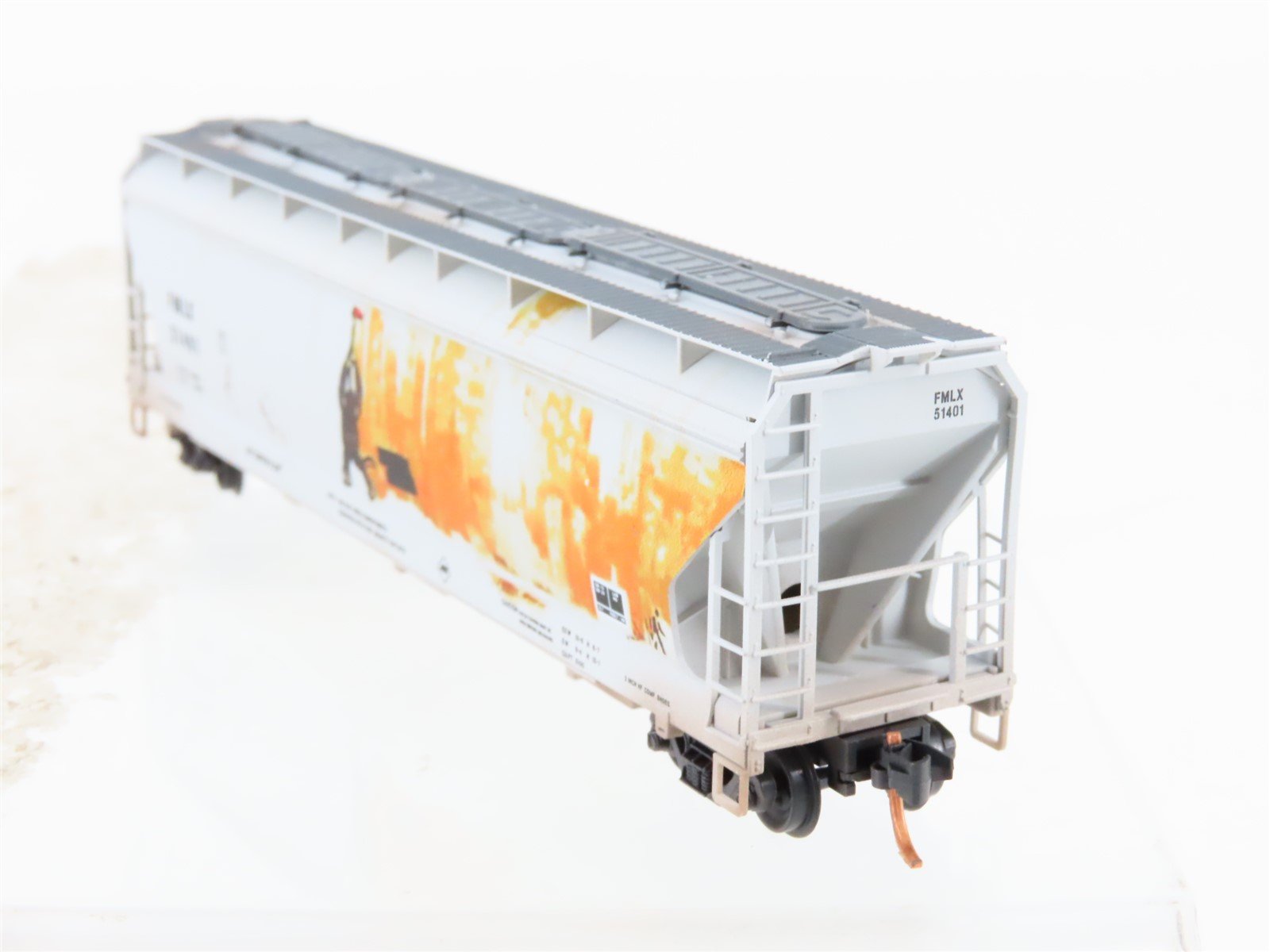 N Scale Micro-Trains MTL 09444530 FMLX FMC Corp. 3-Bay Hopper #51401 w/ Graffiti