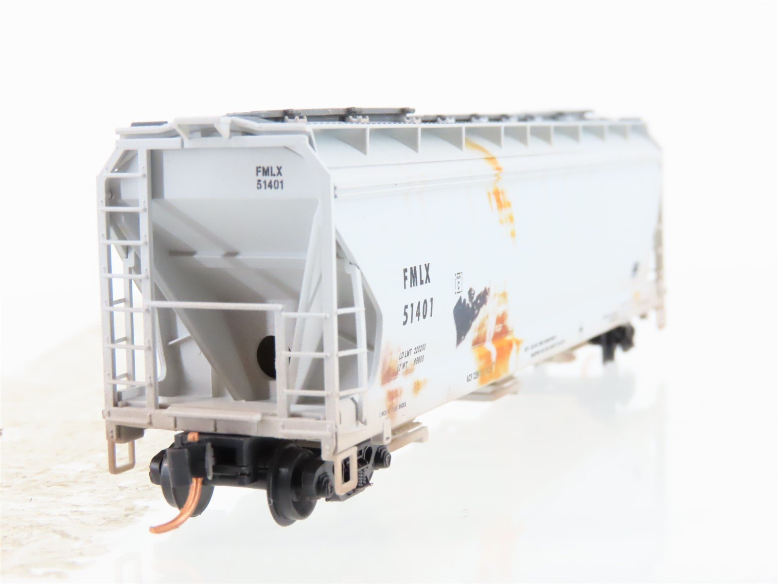 N Scale Micro-Trains MTL 09444530 FMLX FMC Corp. 3-Bay Hopper #51401 w/ Graffiti