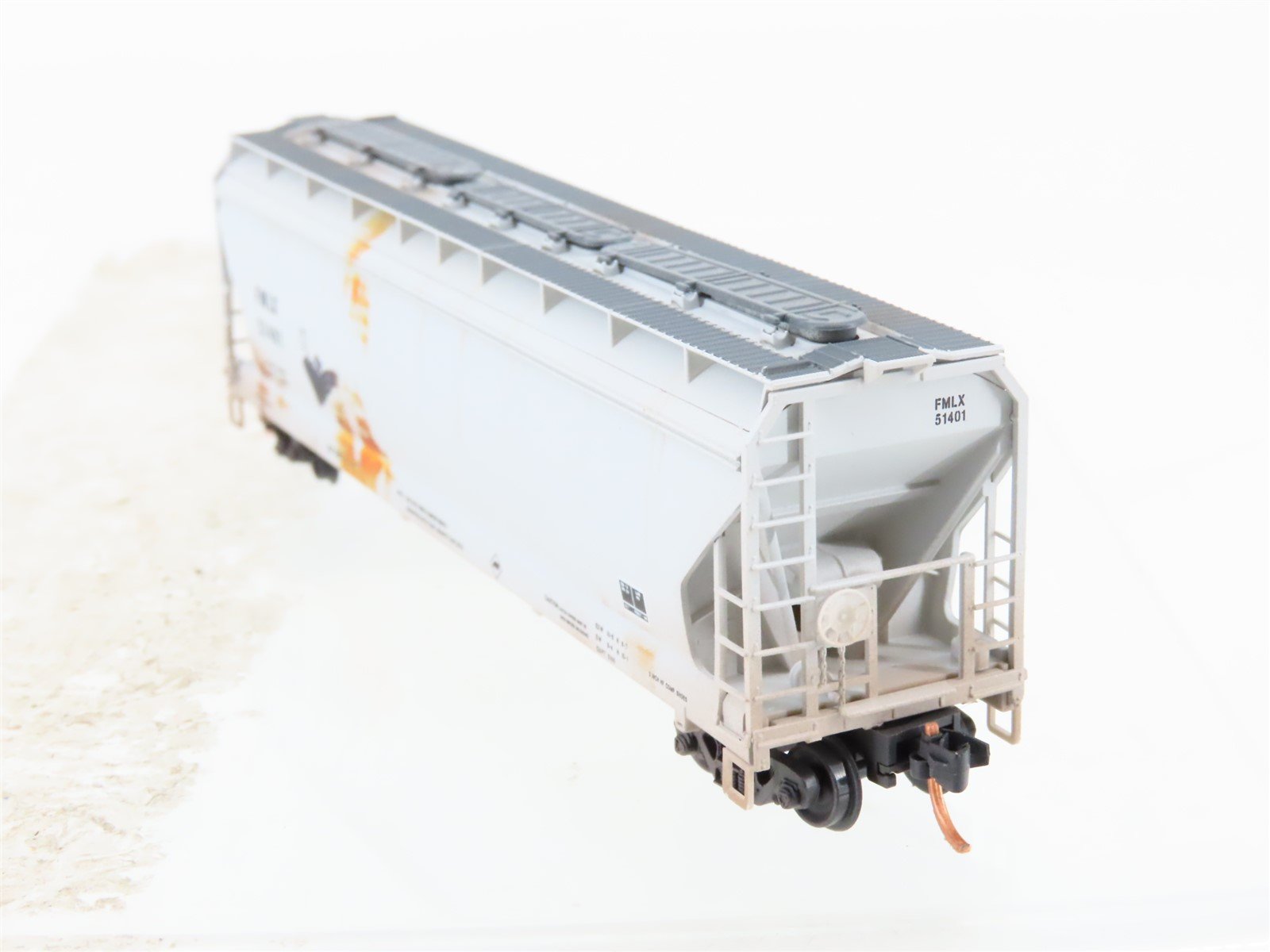 N Scale Micro-Trains MTL 09444530 FMLX FMC Corp. 3-Bay Hopper #51401 w/ Graffiti