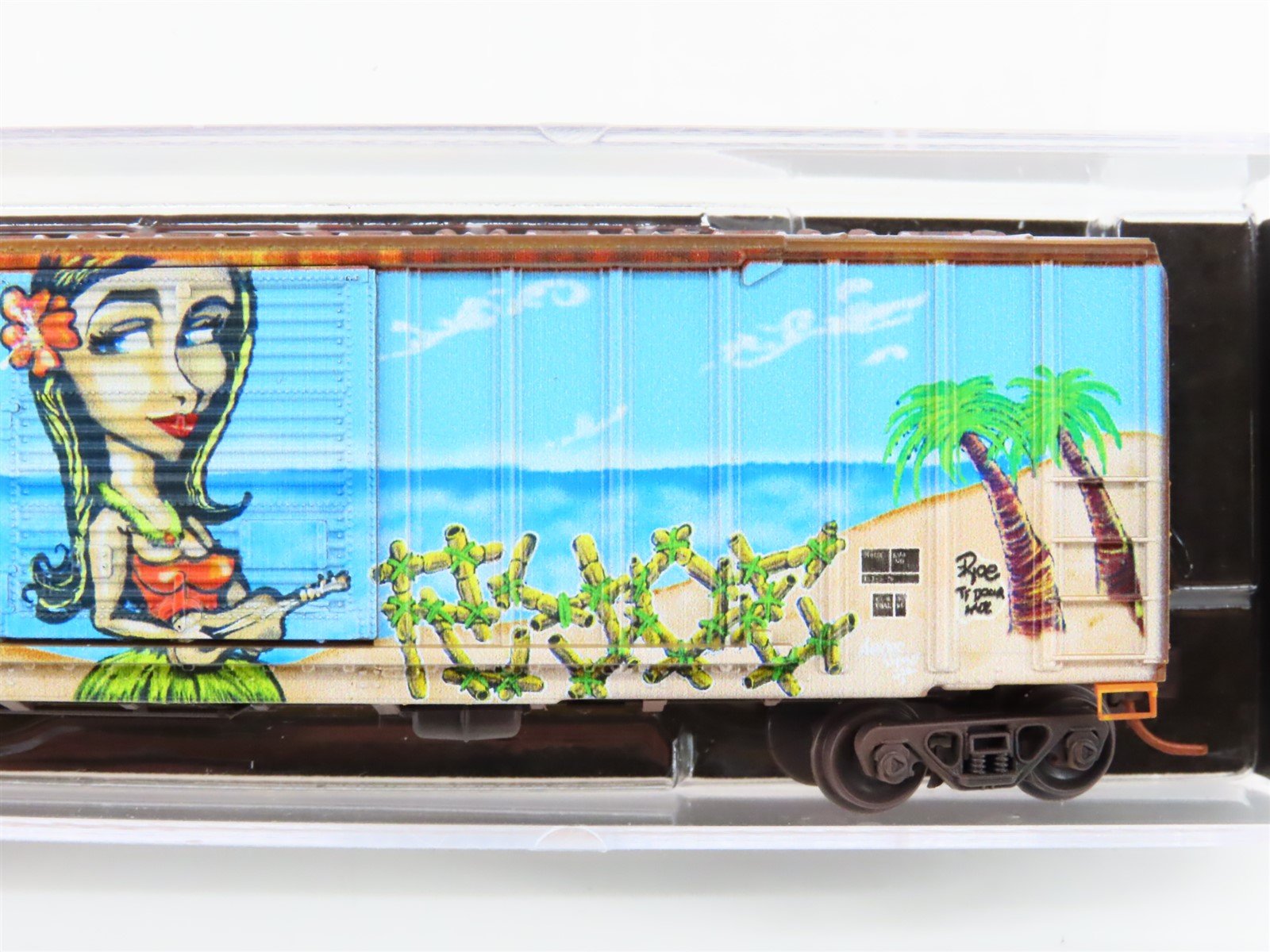 N Scale Micro-Trains MTL 02544565 RBOX Railbox 50' Box Car #32556 w/ Graffiti