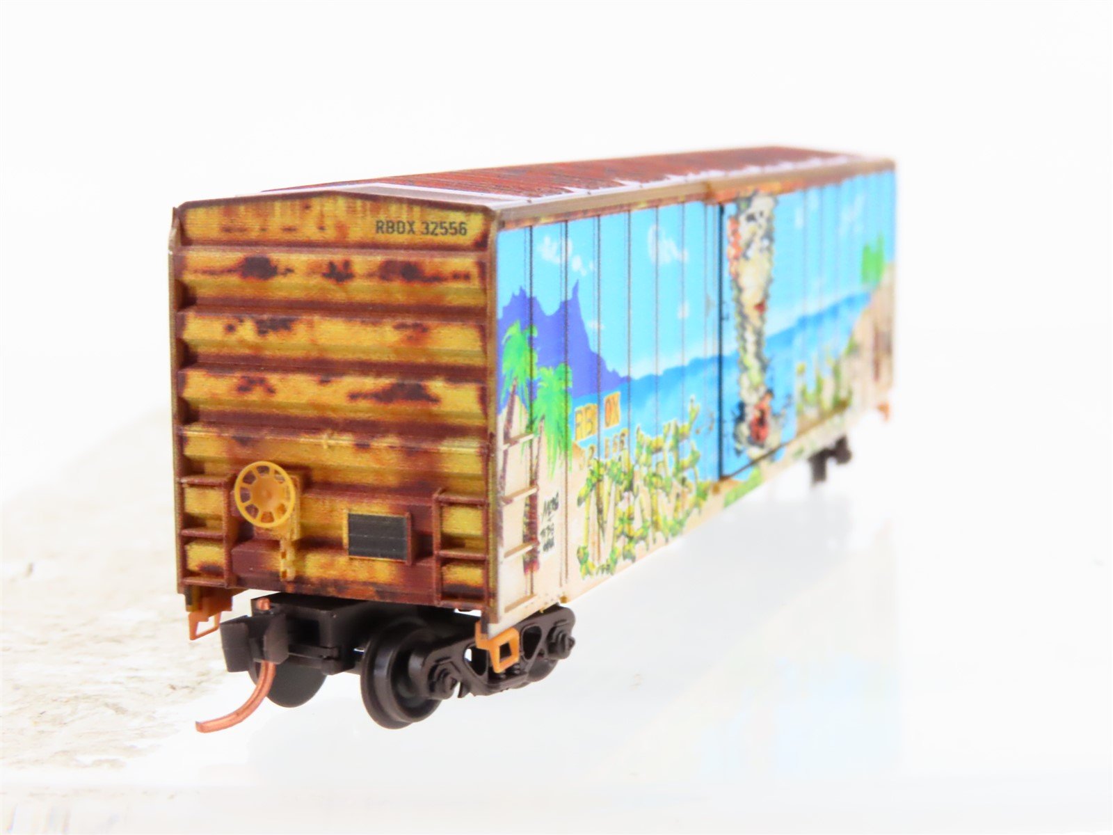 N Scale Micro-Trains MTL 02544565 RBOX Railbox 50' Box Car #32556 w/ Graffiti
