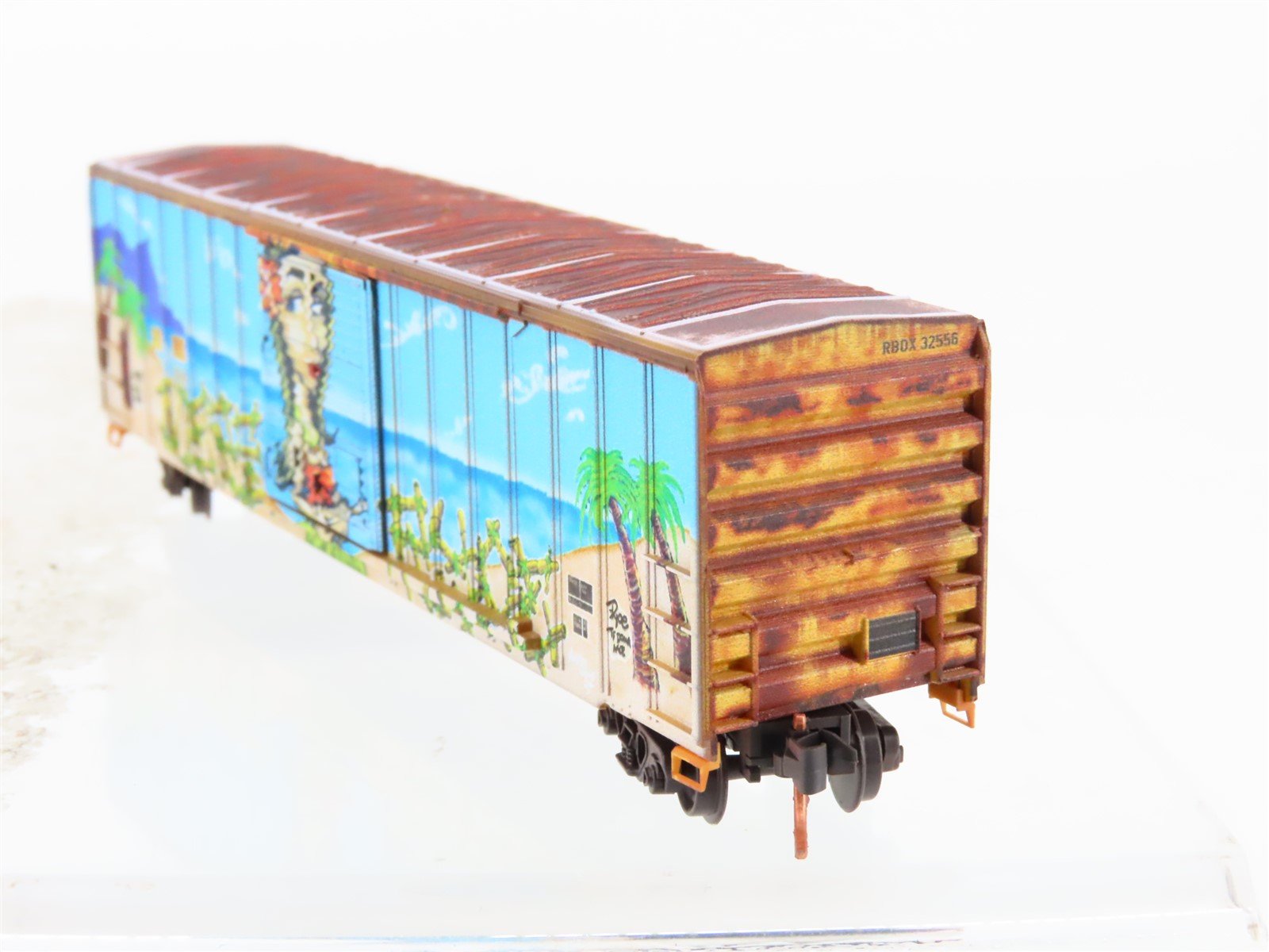 N Scale Micro-Trains MTL 02544565 RBOX Railbox 50' Box Car #32556 w/ Graffiti