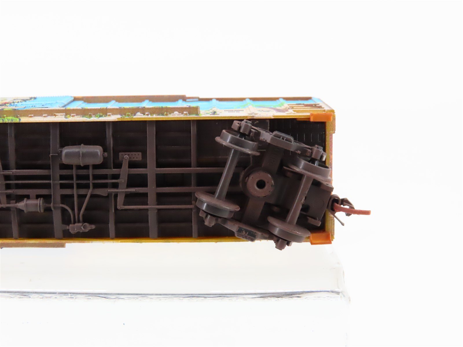 N Scale Micro-Trains MTL 02544565 RBOX Railbox 50' Box Car #32556 w/ Graffiti