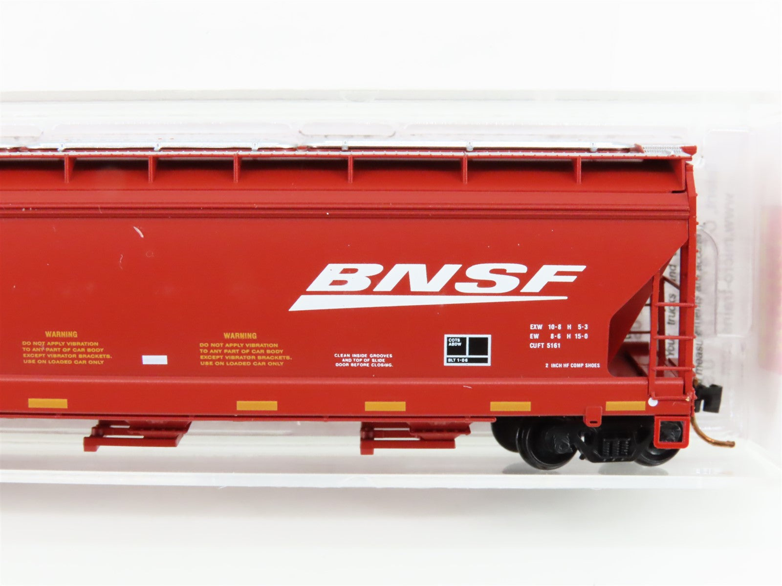 N Scale Micro-Trains MTL 09400332 BNSF Railway 3-Bay Center Flow Hopper #482853