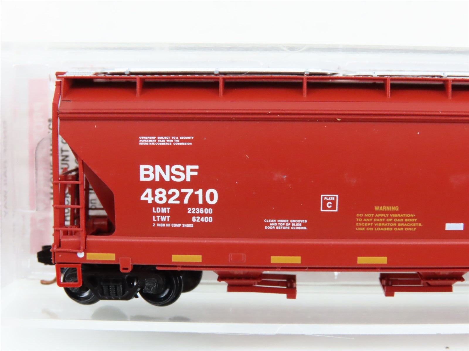 N Scale Micro-Trains MTL 09400331 BNSF Railway 3-Bay Center Flow Hopper #482710