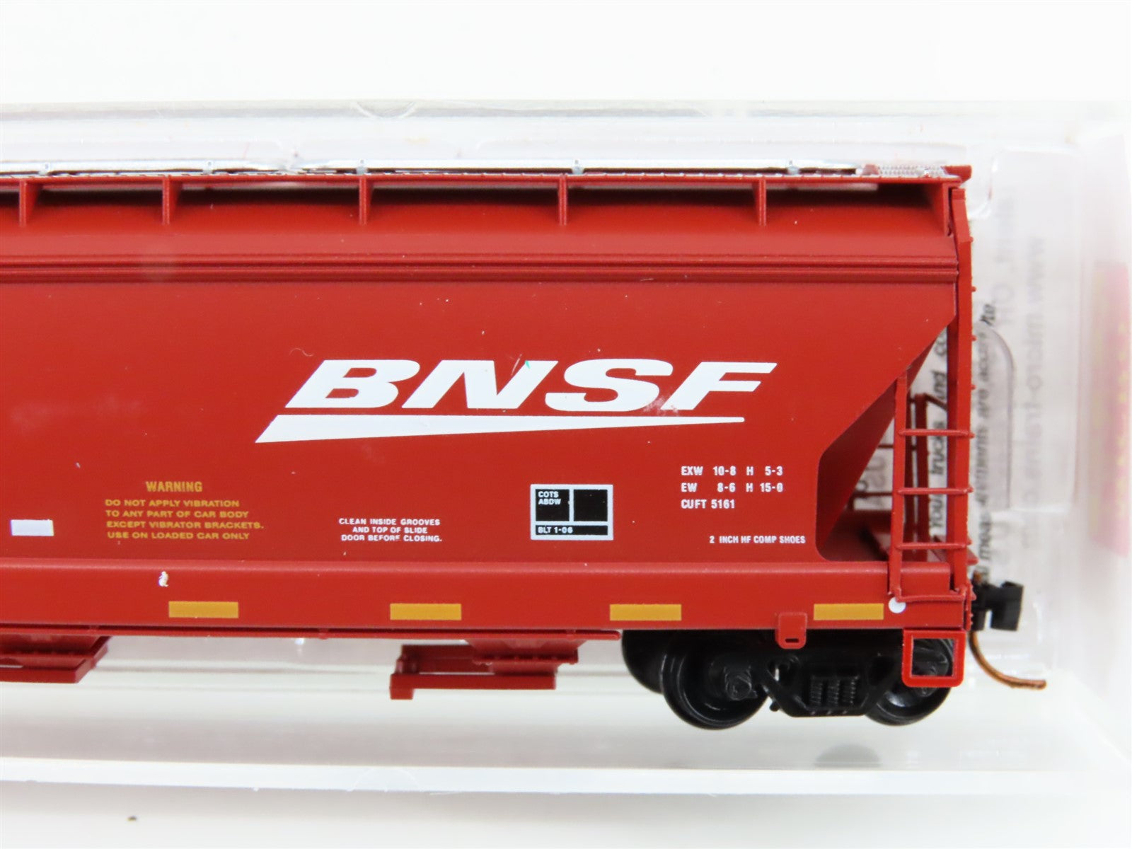 N Scale Micro-Trains MTL 09400331 BNSF Railway 3-Bay Center Flow Hopper #482710