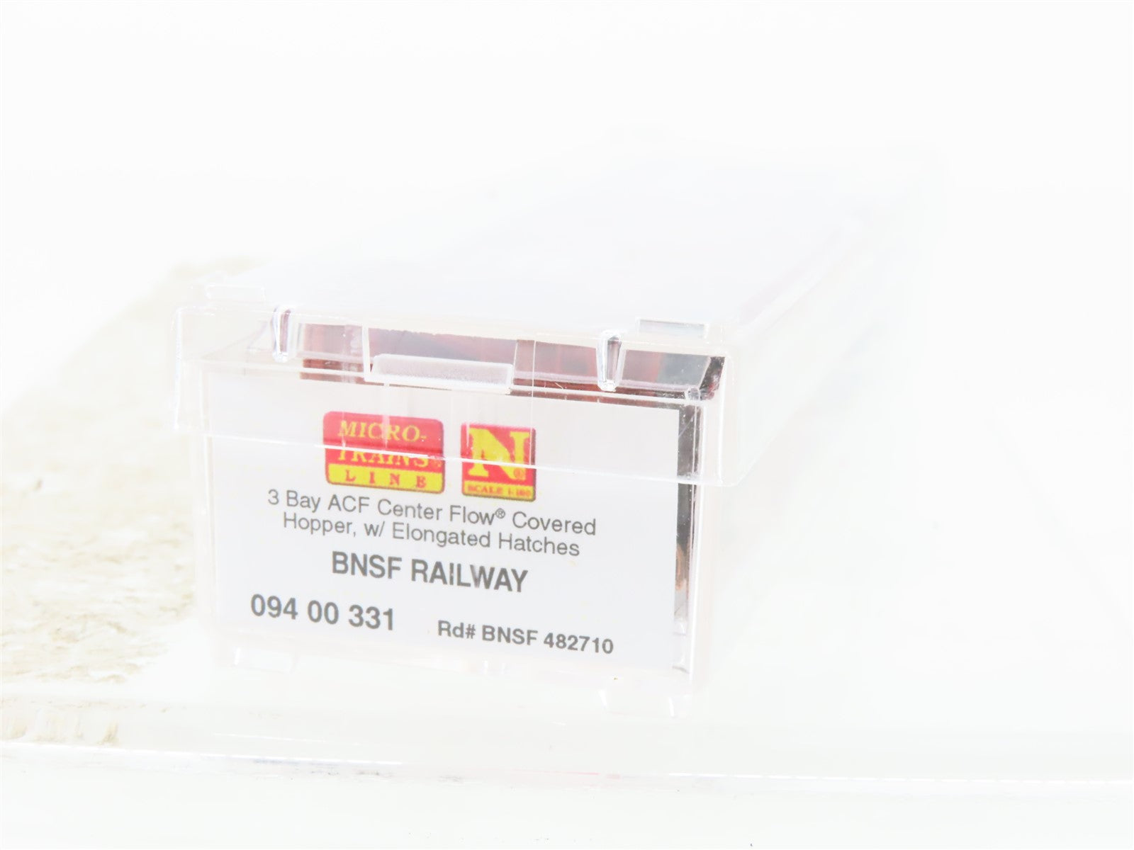 N Scale Micro-Trains MTL 09400331 BNSF Railway 3-Bay Center Flow Hopper #482710