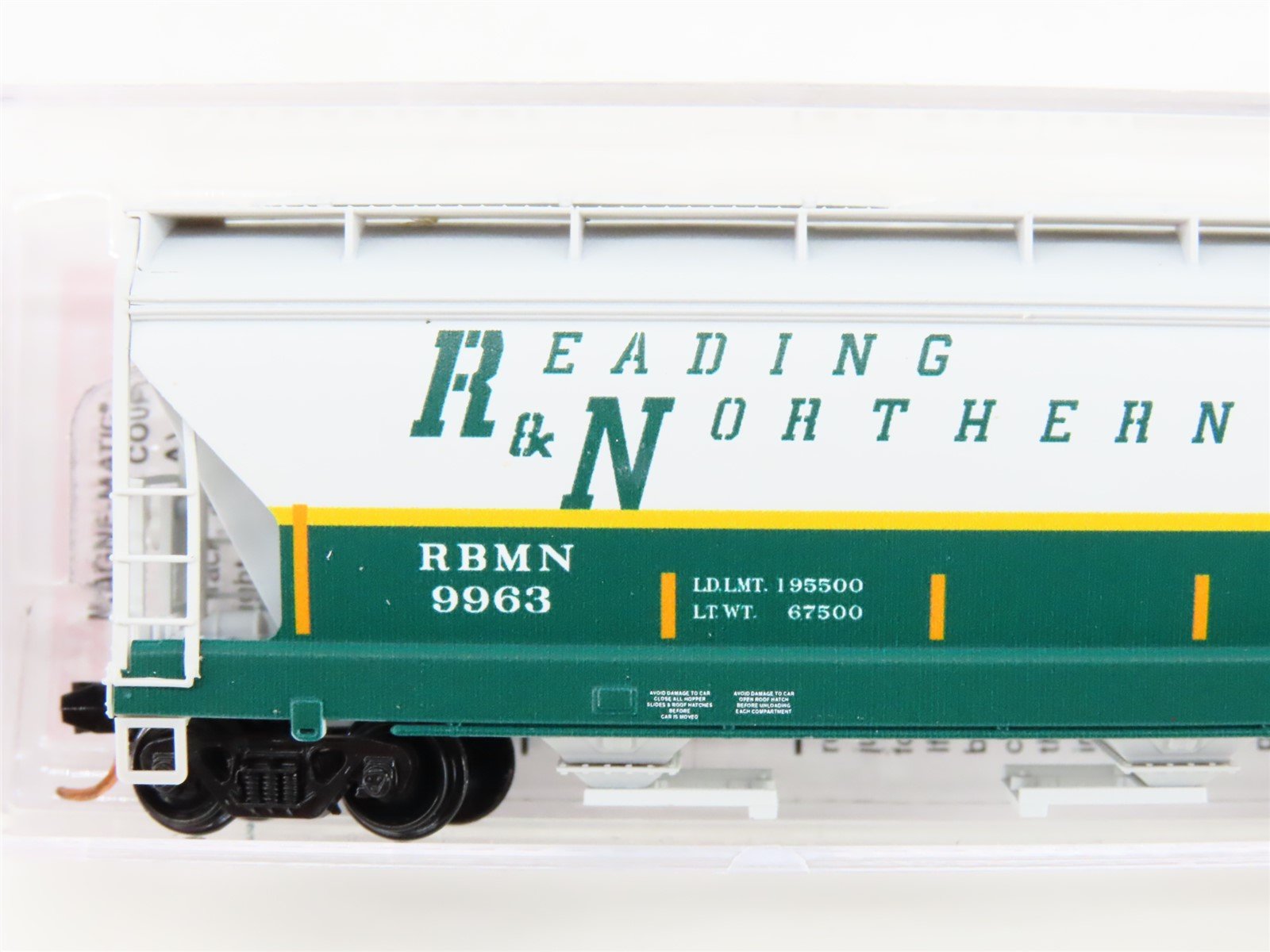 N Micro-Trains MTL 09400550 RBMN Reading & Northern 3-Bay Covered Hopper #9963