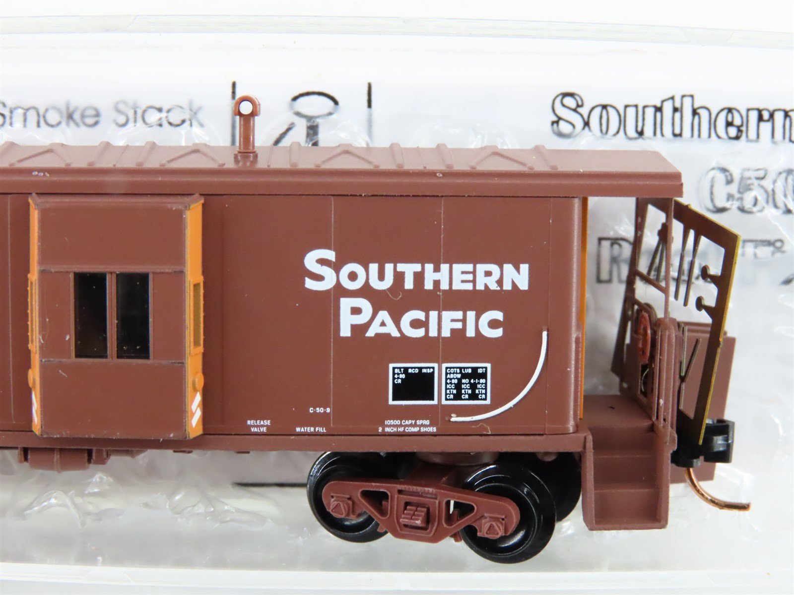 N Scale Micro-Trains MTL 13000011 SP Southern Pacific Bay Window Caboose #4745