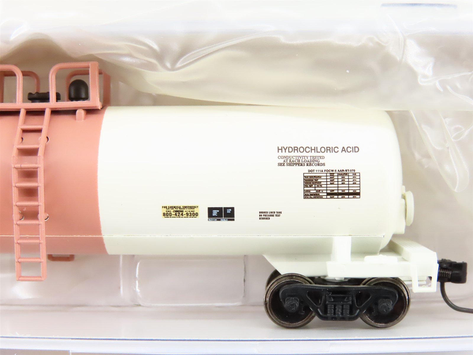 N Scale Athearn ATH17604 UCLX 50' 20K Gallon General Service Tank Car #30010