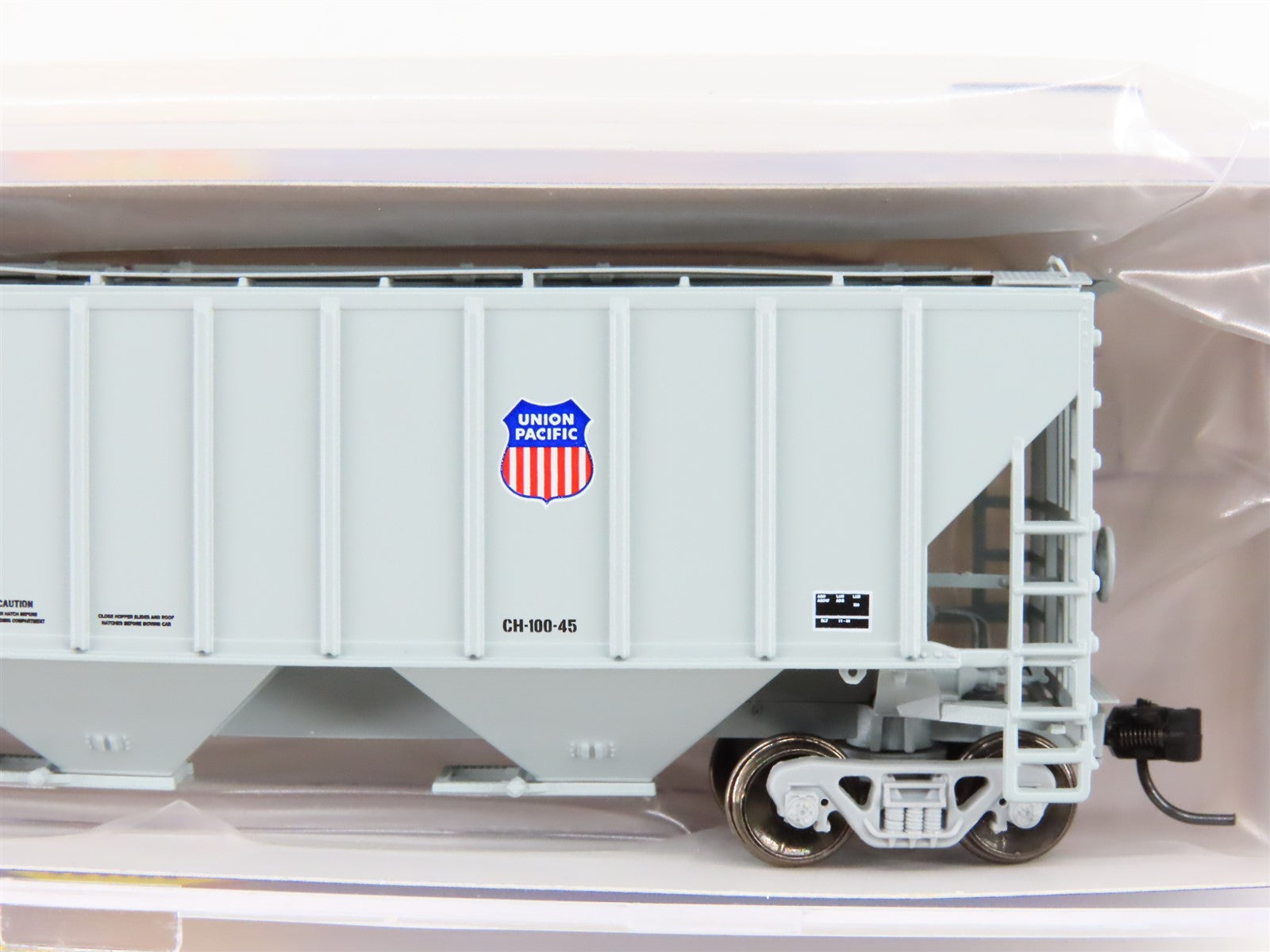 N Scale Athearn ATH27444 UP Union Pacific PS 4427 3-Bay Covered Hopper #81742