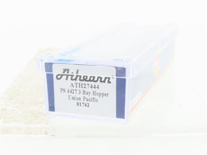 N Scale Athearn ATH27444 UP Union Pacific PS 4427 3-Bay Covered Hopper #81742