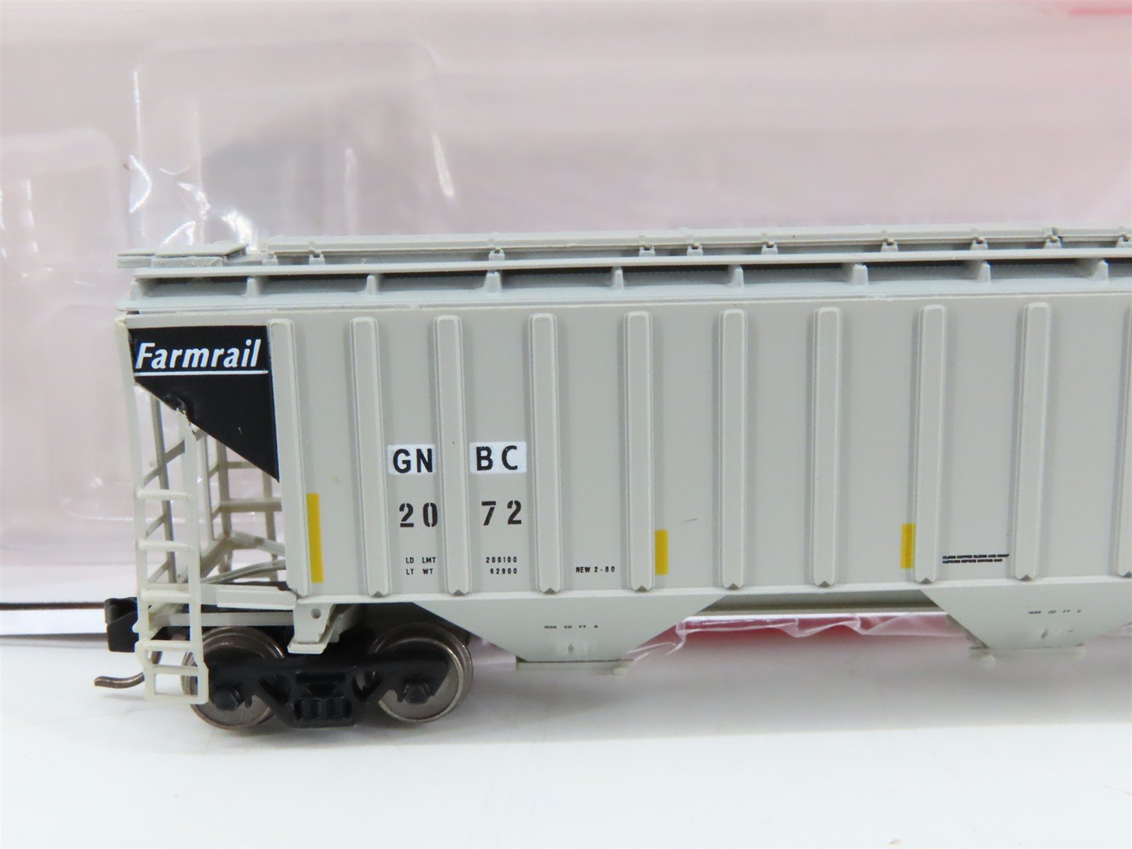 N Scale InterMountain 653104-09 GNBC Farmrail 3-Bay Covered Hopper 2072 RTR