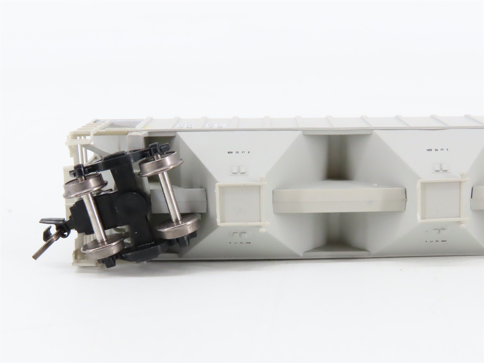 N Scale InterMountain 653104-09 GNBC Farmrail 3-Bay Covered Hopper 2072 RTR