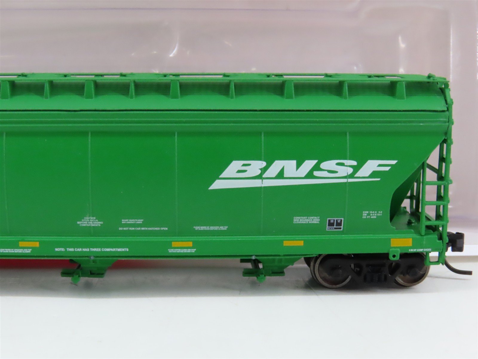 N Scale InterMountain 67082-06 BNSF Railway 3-Bay Covered Hopper 403372 RTR
