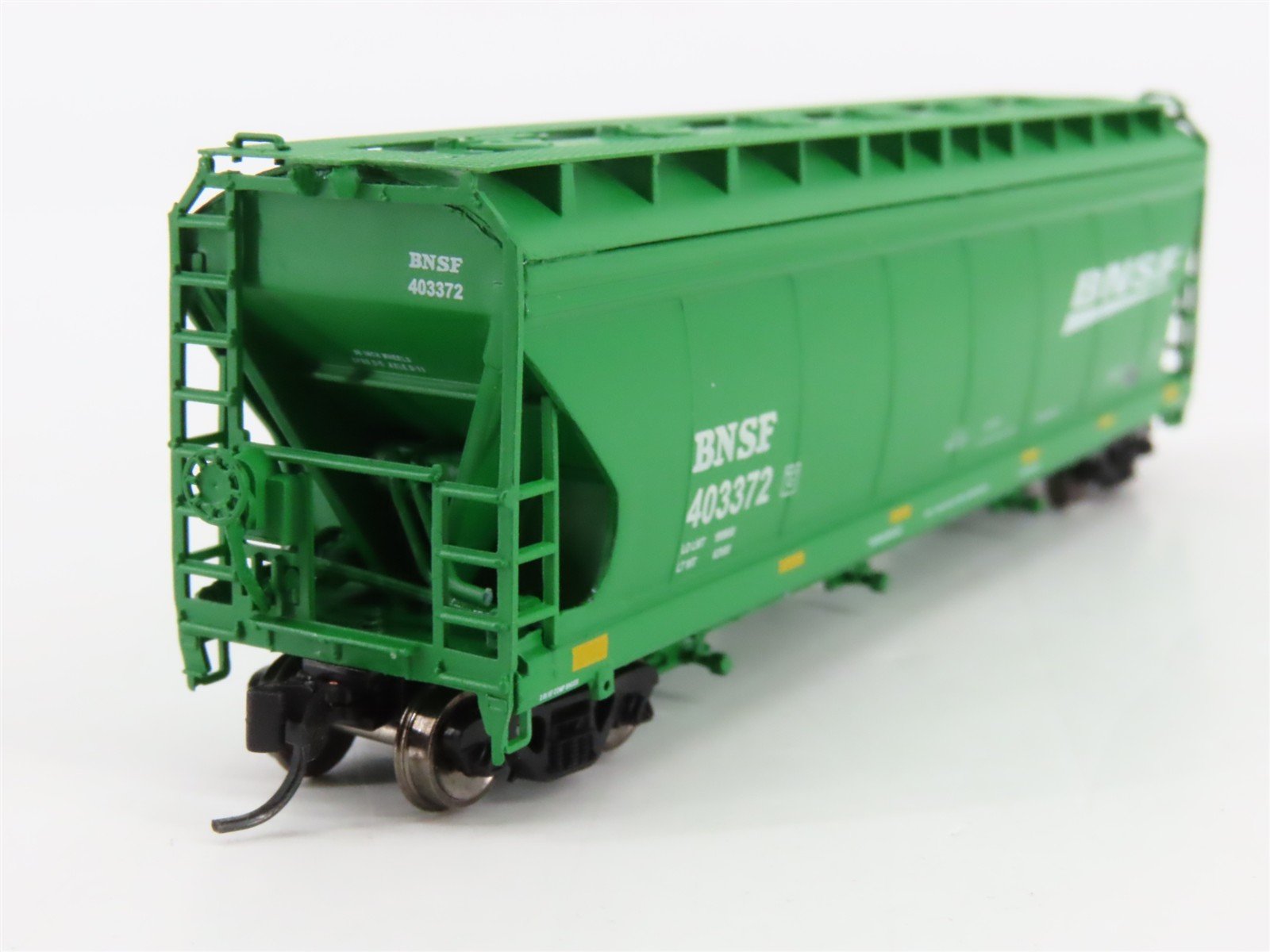 N Scale InterMountain 67082-06 BNSF Railway 3-Bay Covered Hopper 403372 RTR