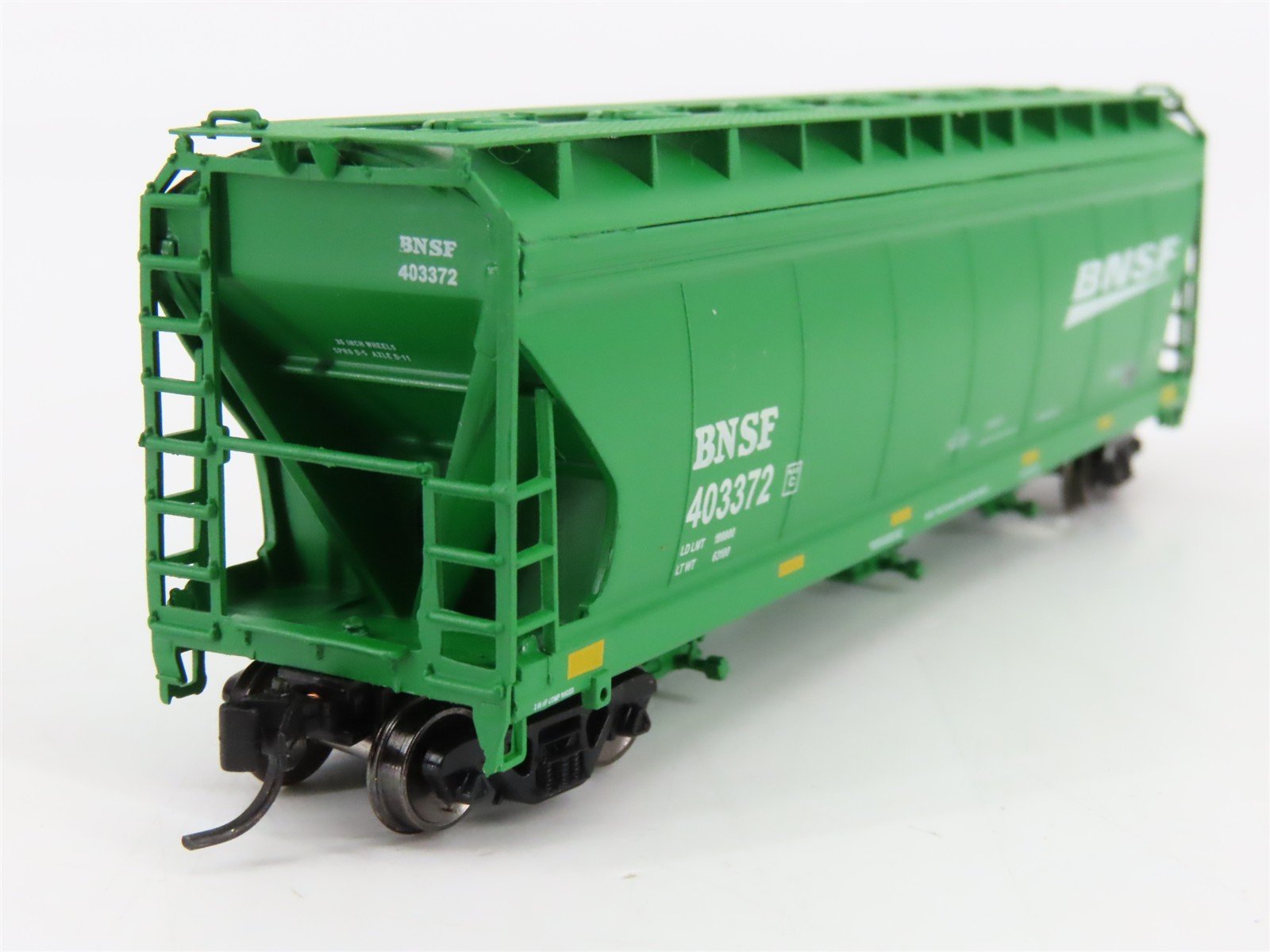 N Scale InterMountain 67082-06 BNSF Railway 3-Bay Covered Hopper 403372 RTR