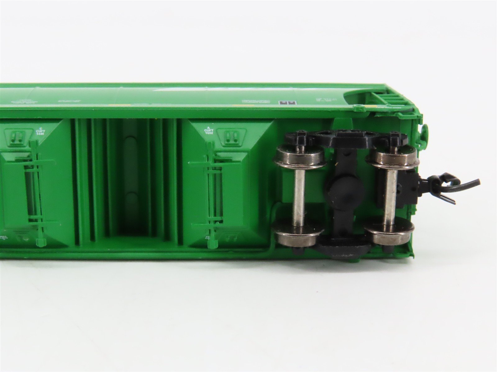 N Scale InterMountain 67082-06 BNSF Railway 3-Bay Covered Hopper 403372 RTR