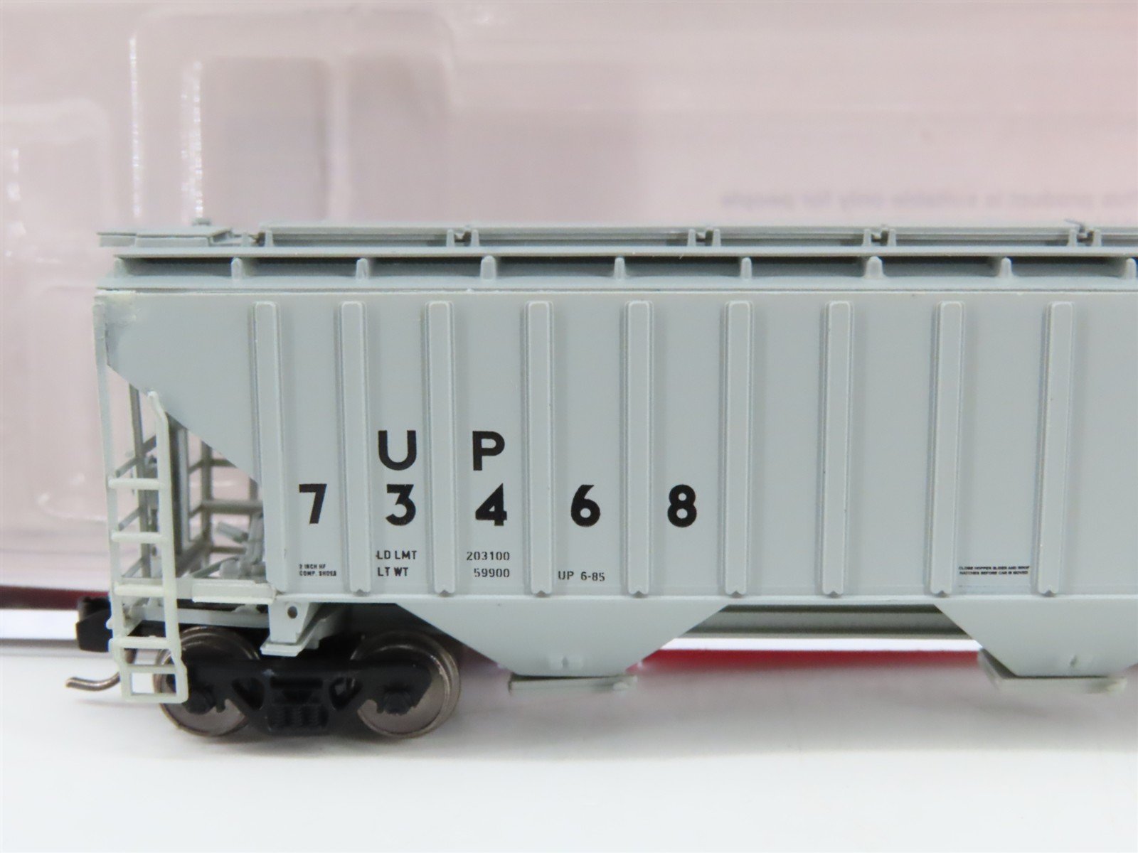 N Scale InterMountain 653111-04 UP Union Pacific 3-Bay Covered Hopper 73468 RTR