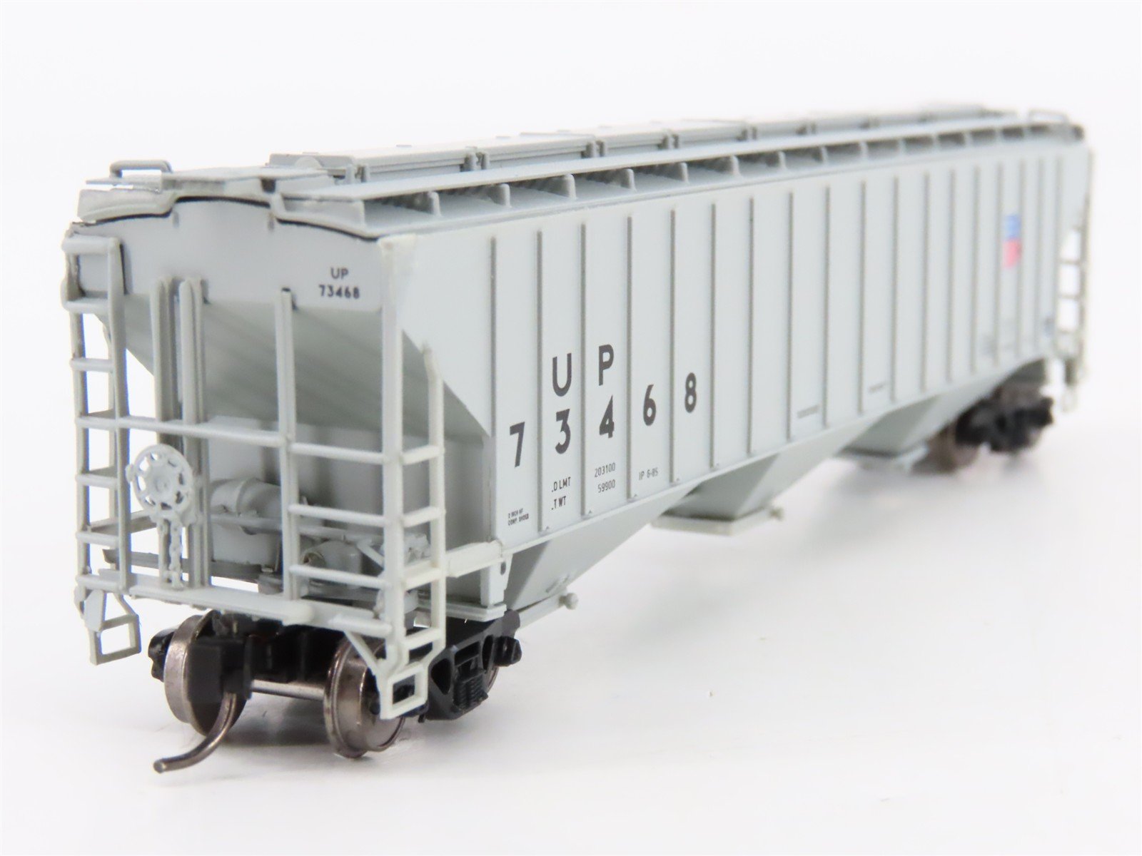 N Scale InterMountain 653111-04 UP Union Pacific 3-Bay Covered Hopper 73468 RTR
