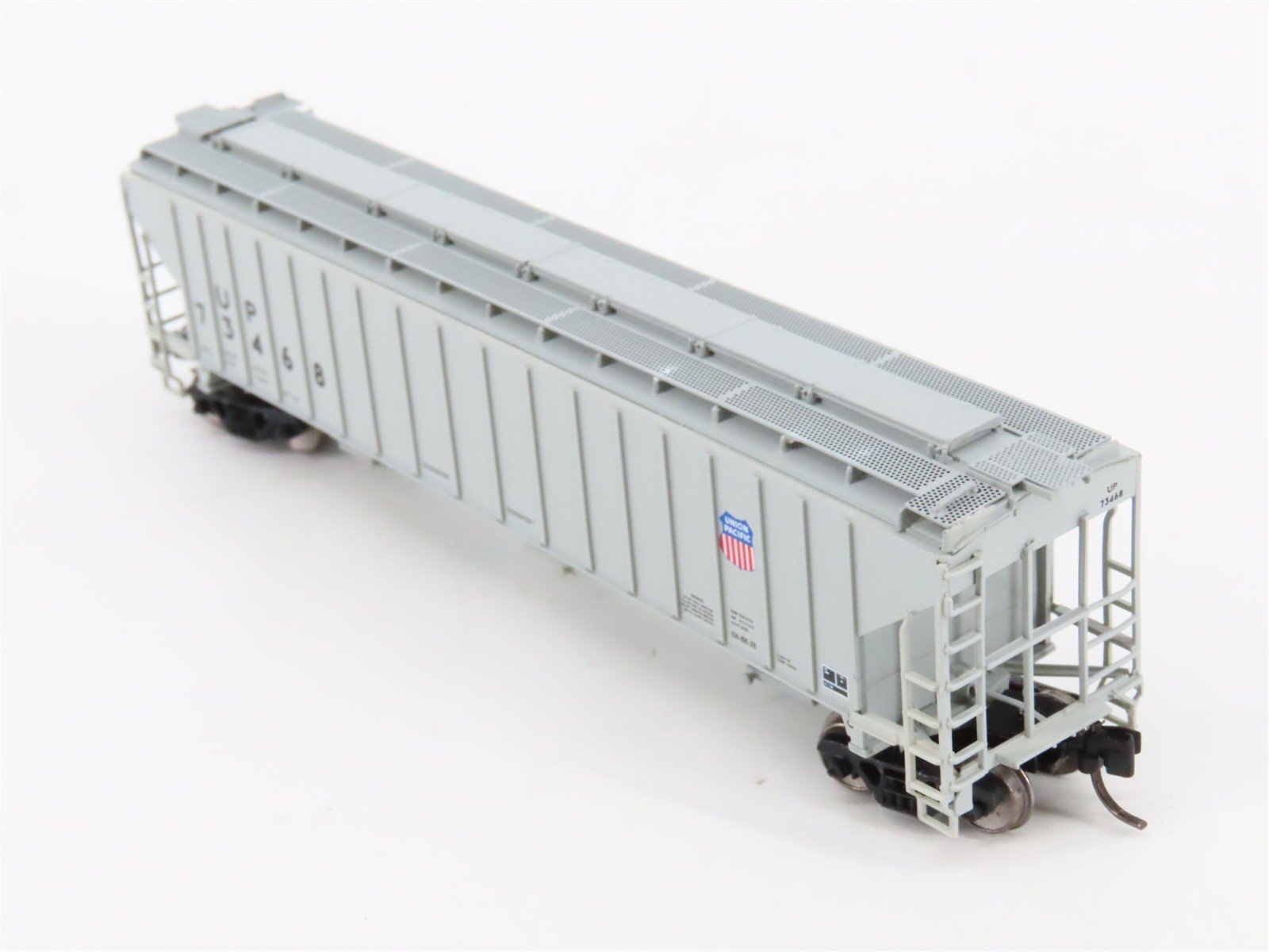 N Scale InterMountain 653111-04 UP Union Pacific 3-Bay Covered Hopper 73468 RTR